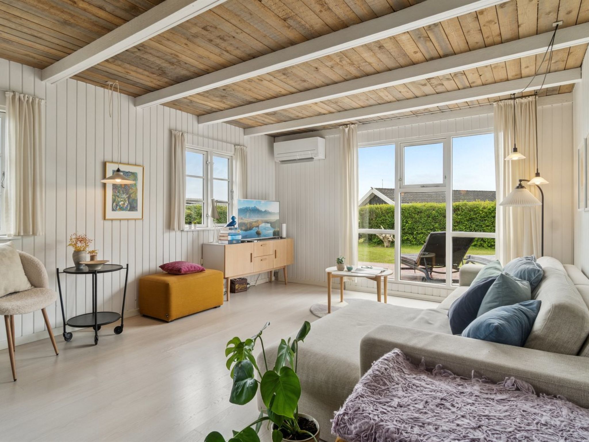 "Bjarni" - 180m from the sea-Binnen