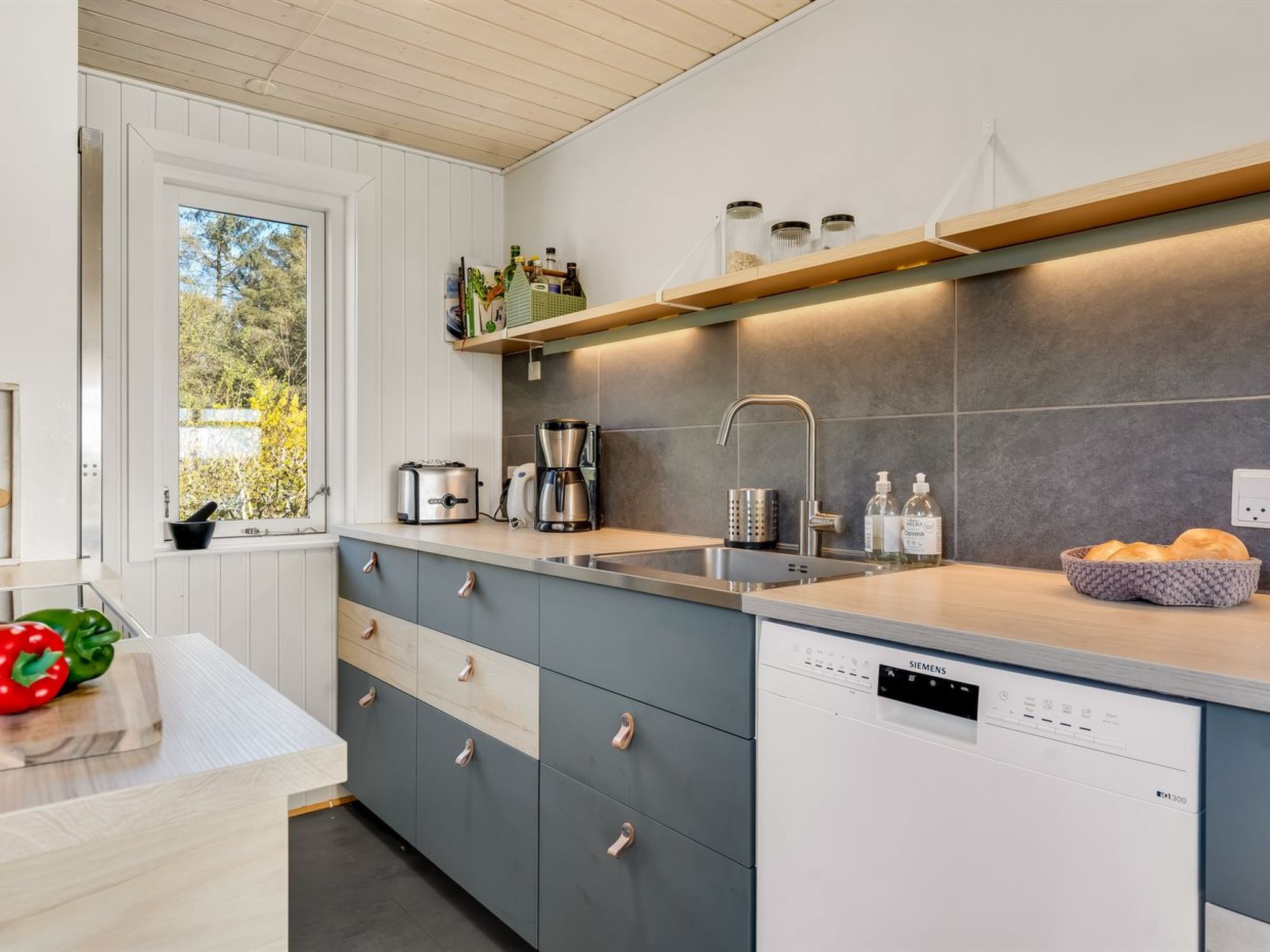 "Sinnika" - 550m from the sea - Binnen