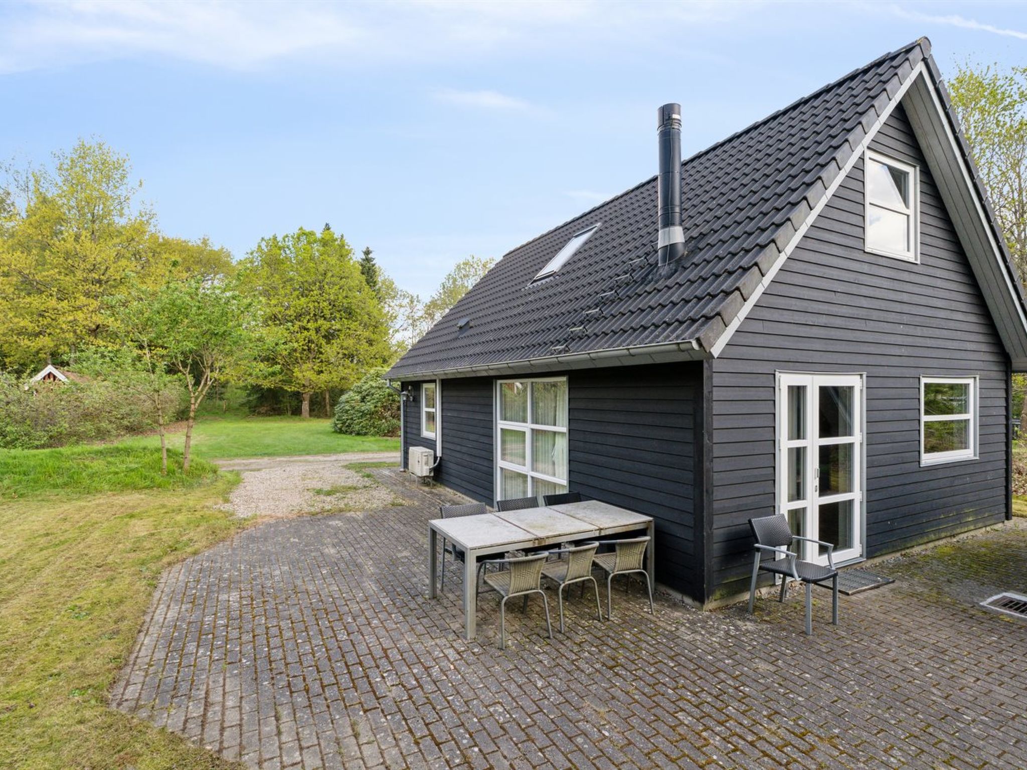 "Øgot"-Outside