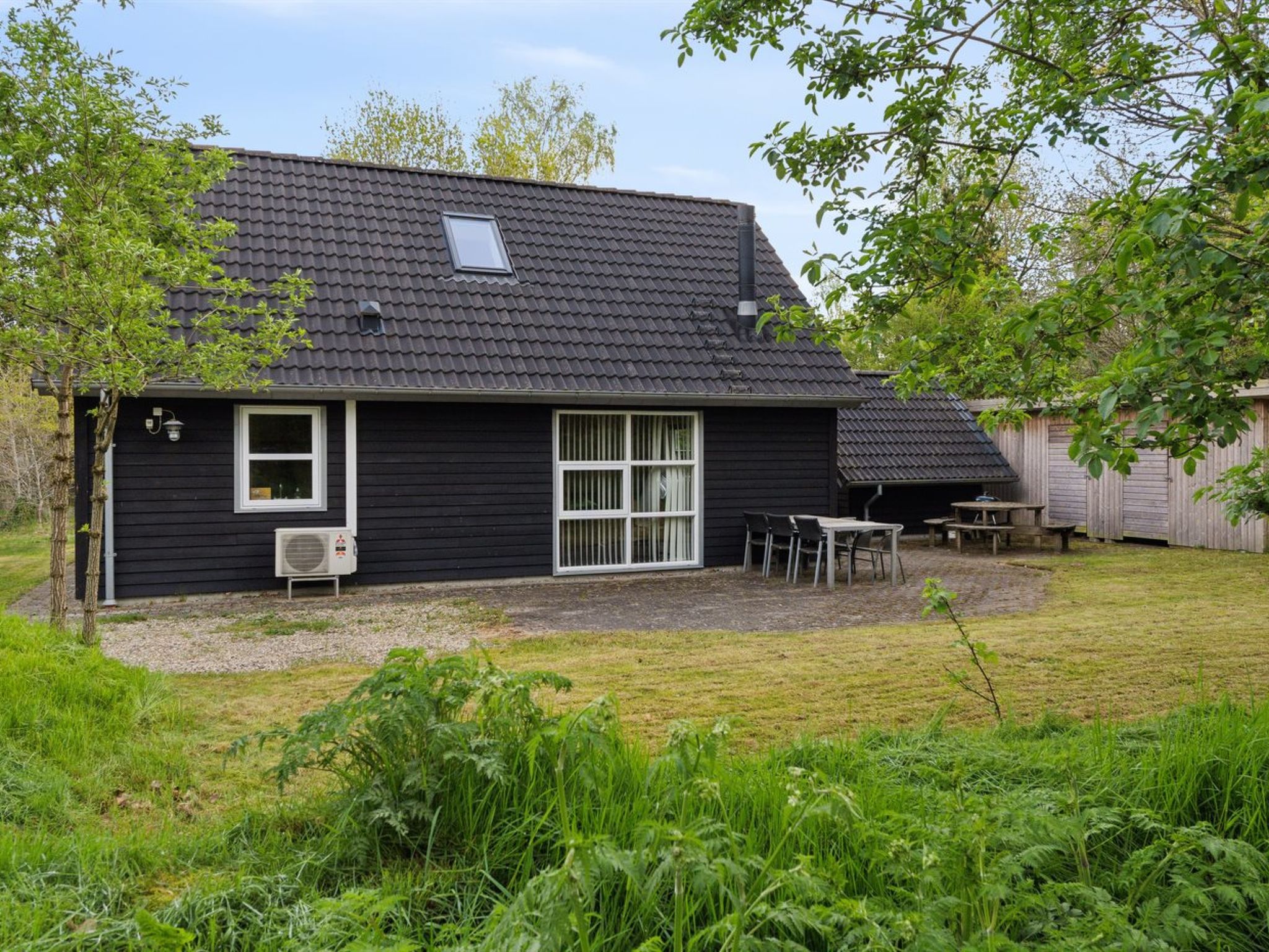 "Øgot"-Outside