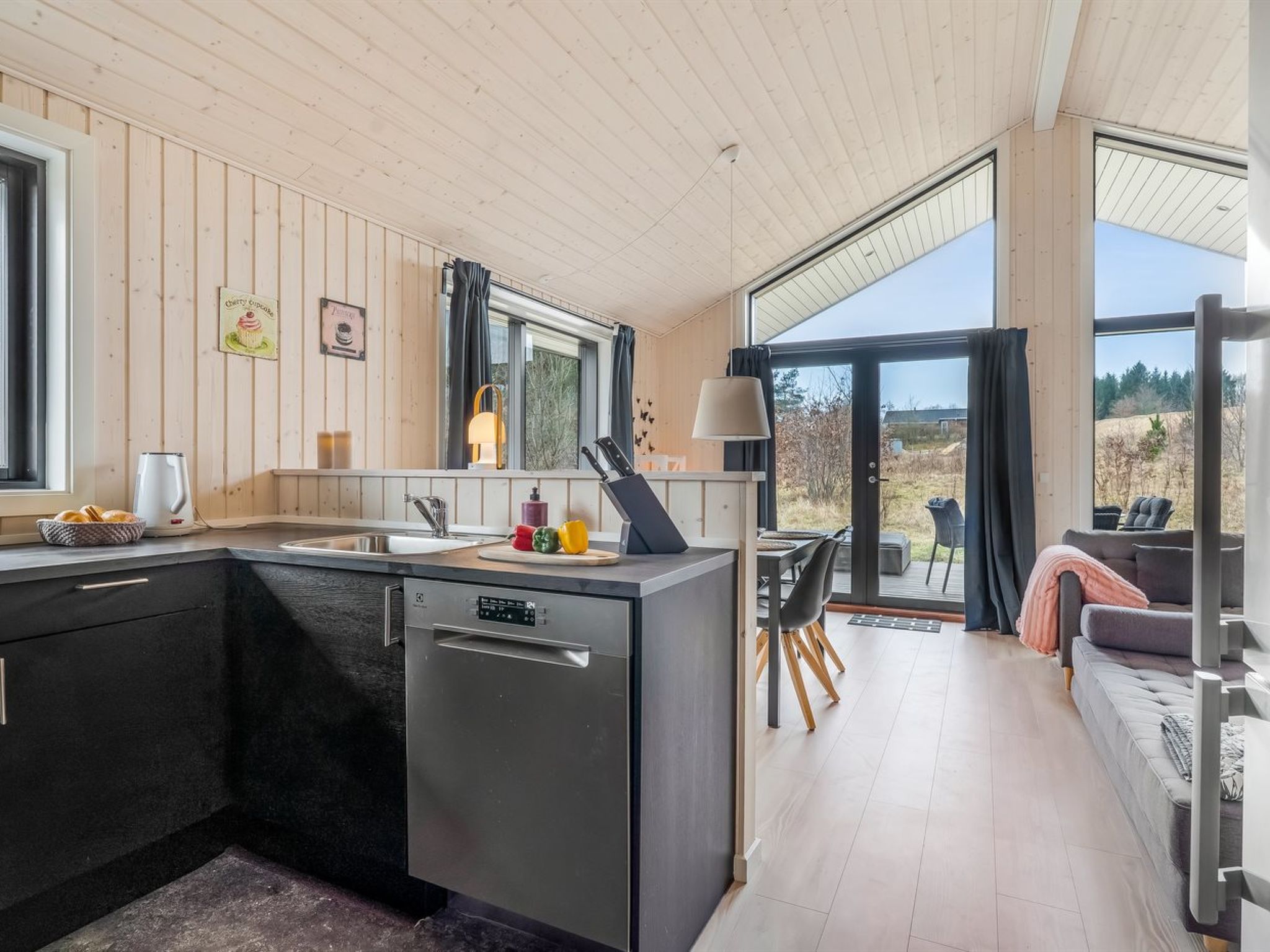 "Jelisaveta" - 45km from the sea - Binnen