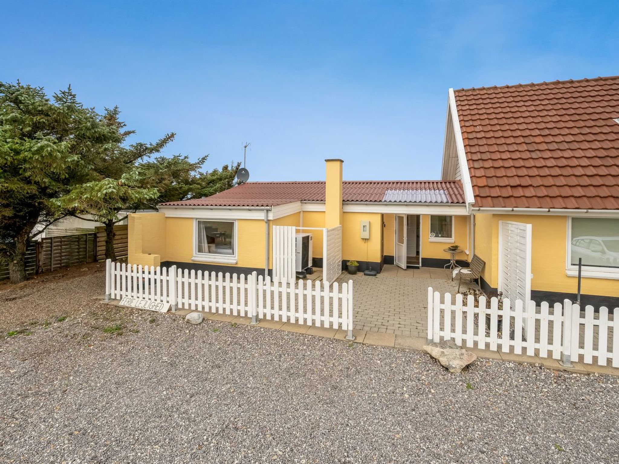 "Larentius" - 200m from the sea-Buiten