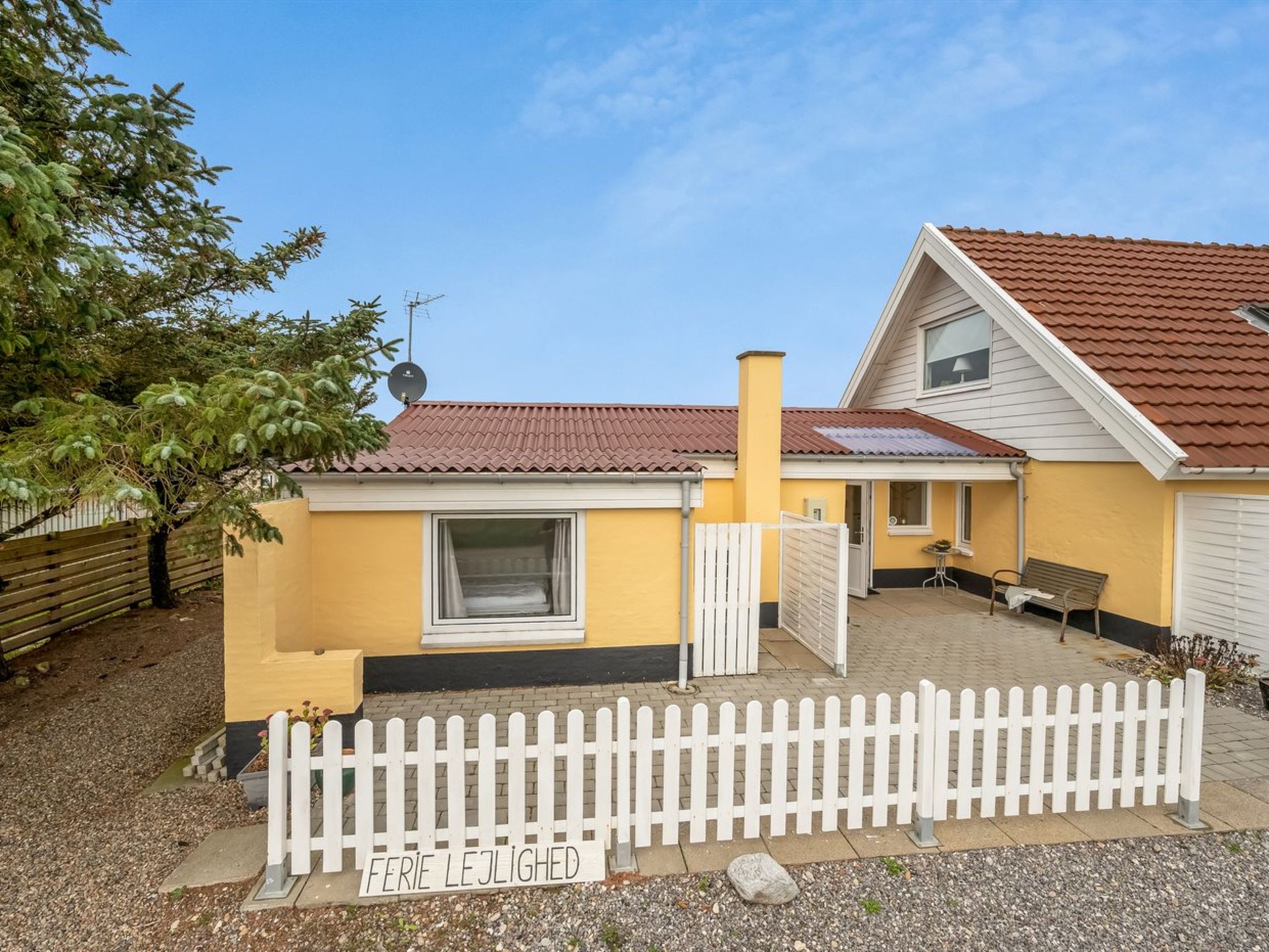 "Larentius" - 200m from the sea-Buiten