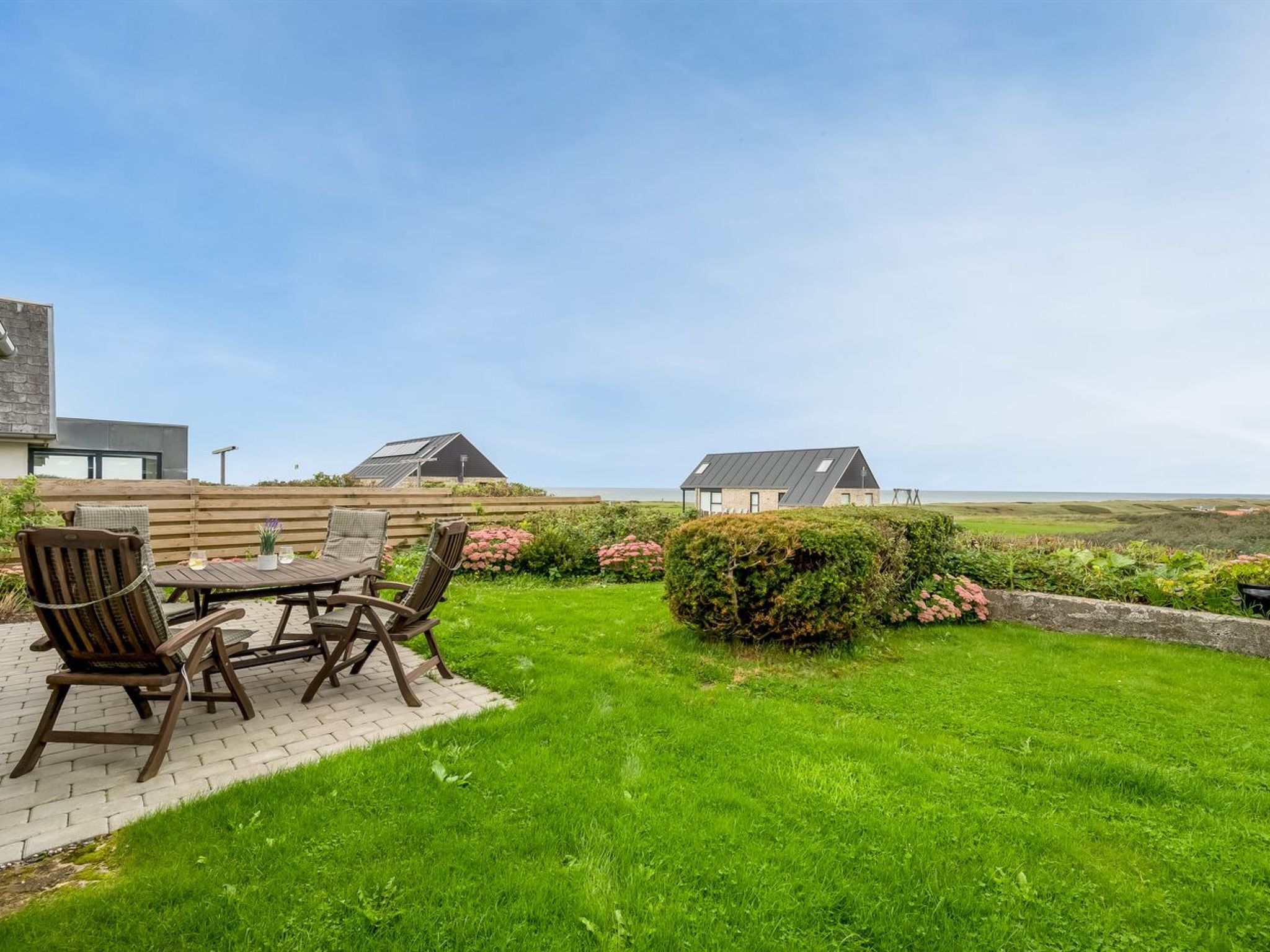 "Larentius" - 200m from the sea-Buiten