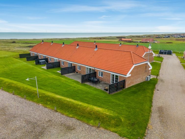 "Kaisa" - 200m from the sea", appartement 2-kamers 60 m2. Het objekt is geschikt voor 4 volwassenen. Woonkamer met TV, CD-speler en stereo-installatie. 1 kamer met 1 x 2 stapelbedden. 1 kamer met 1 2-..