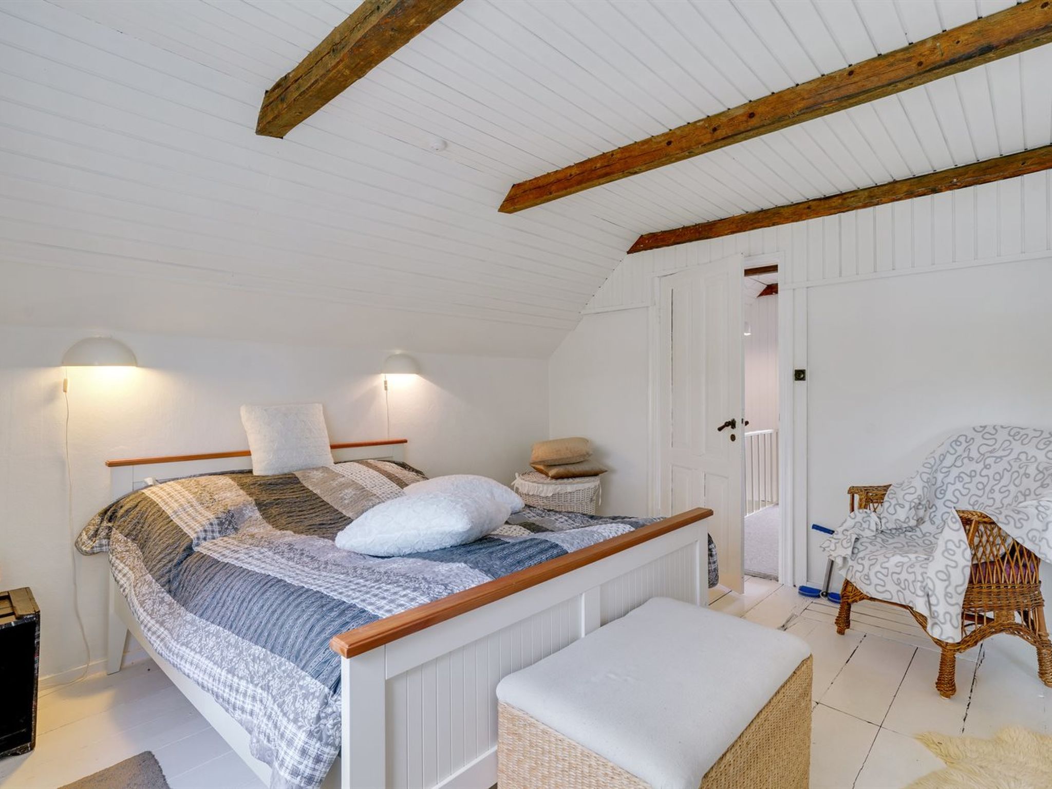 "Nevis" - 1.5km from the sea - Binnen