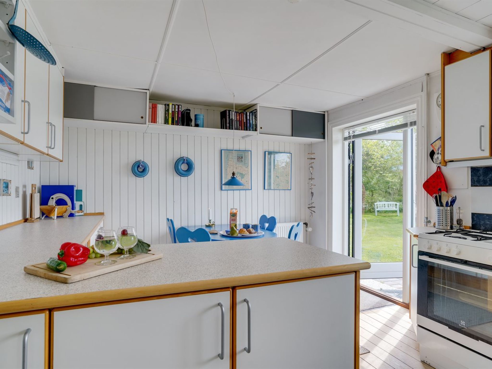 "Nevis" - 1.5km from the sea - Binnen