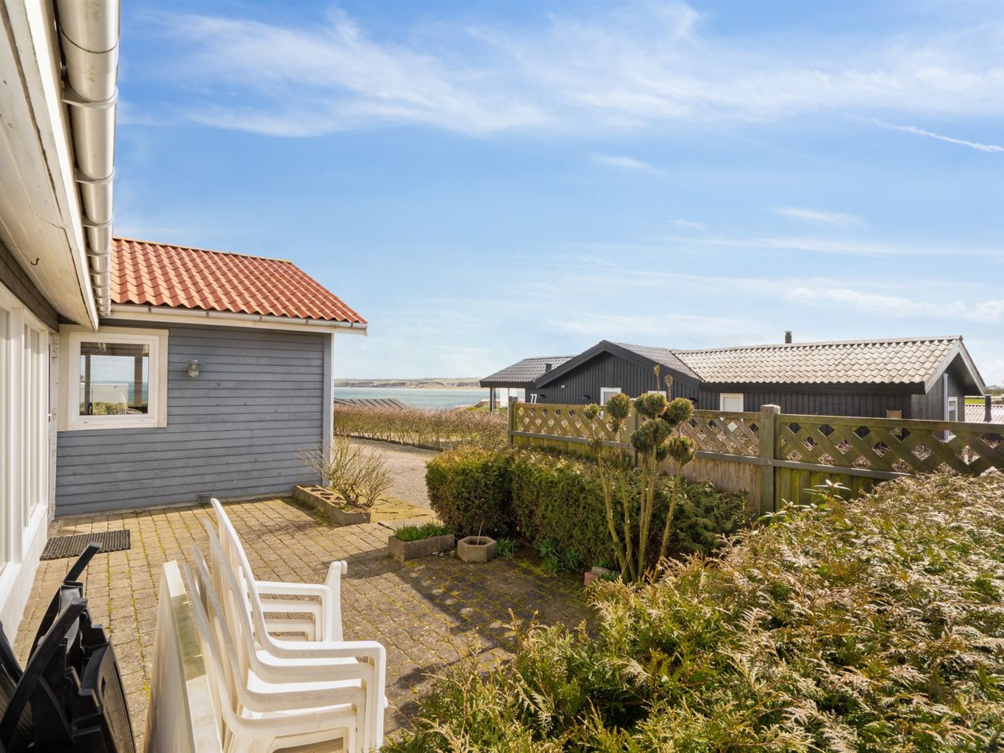 "Ormar" - 100m to the fjord - Buiten