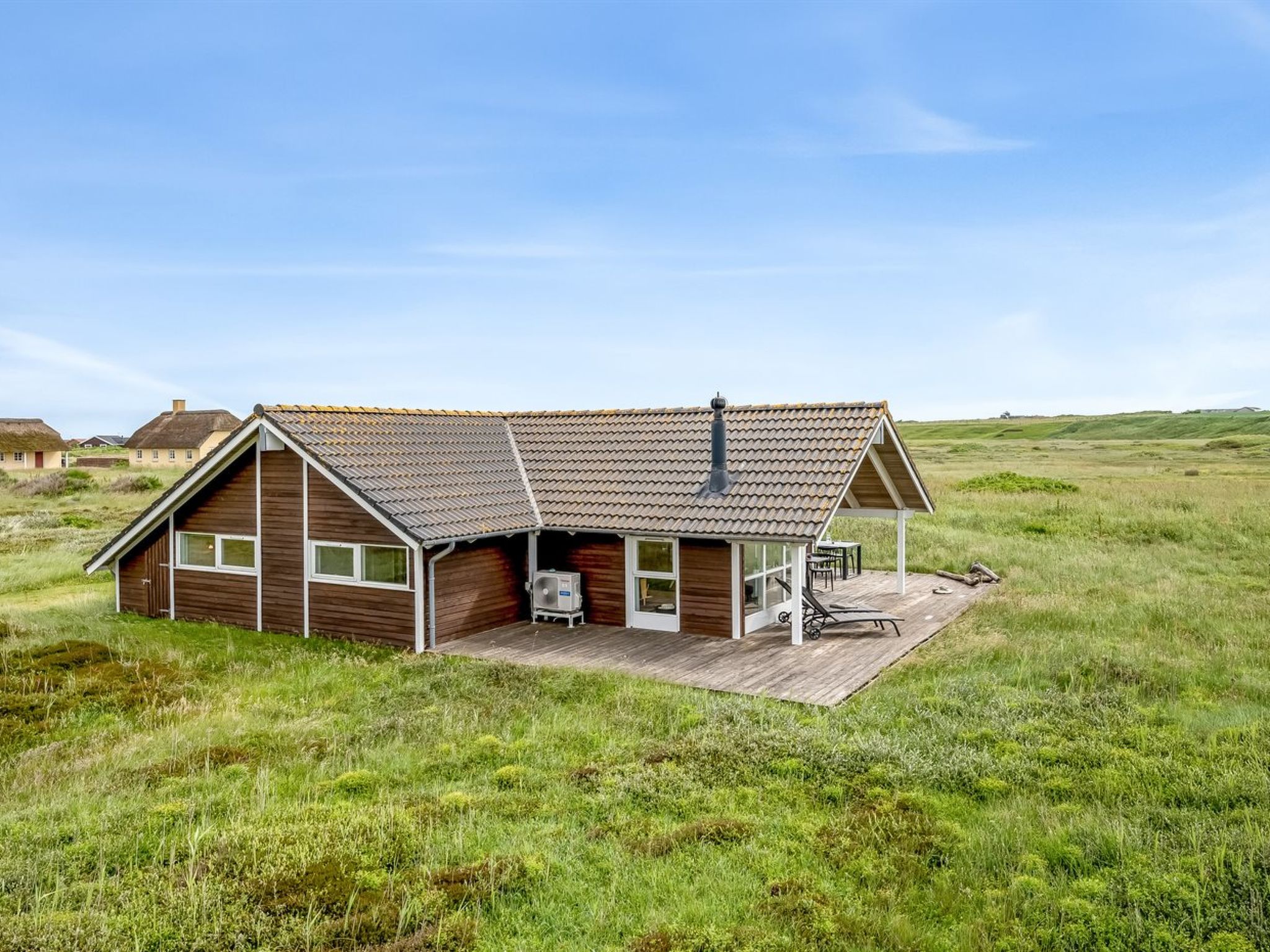 "Märta" - 250m from the sea - Buiten