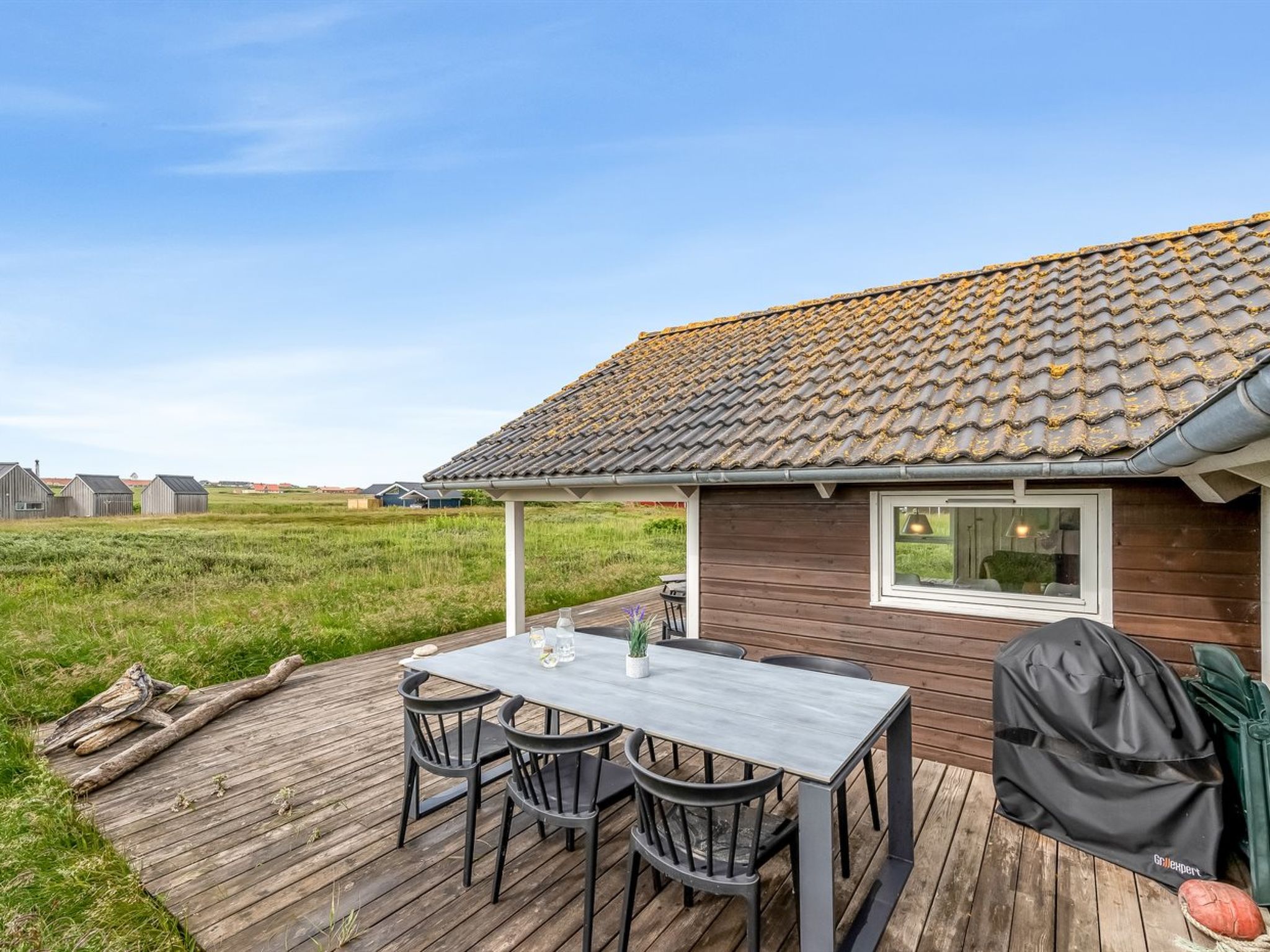"Märta" - 250m from the sea - Buiten