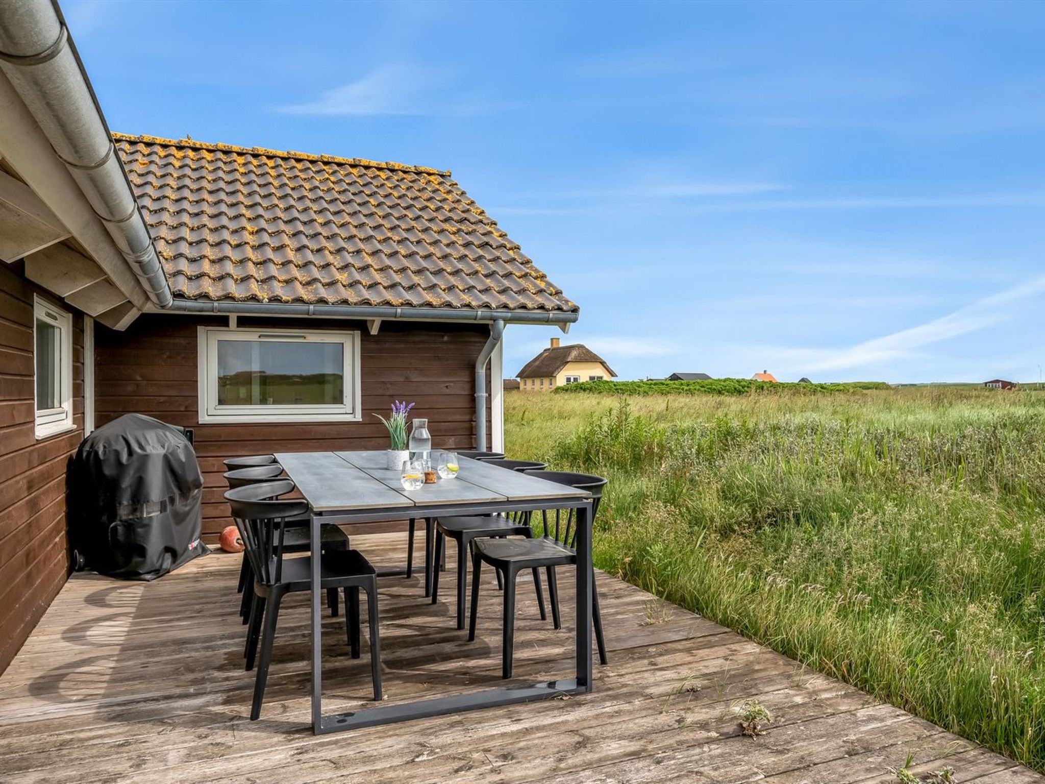 "Märta" - 250m from the sea - Buiten