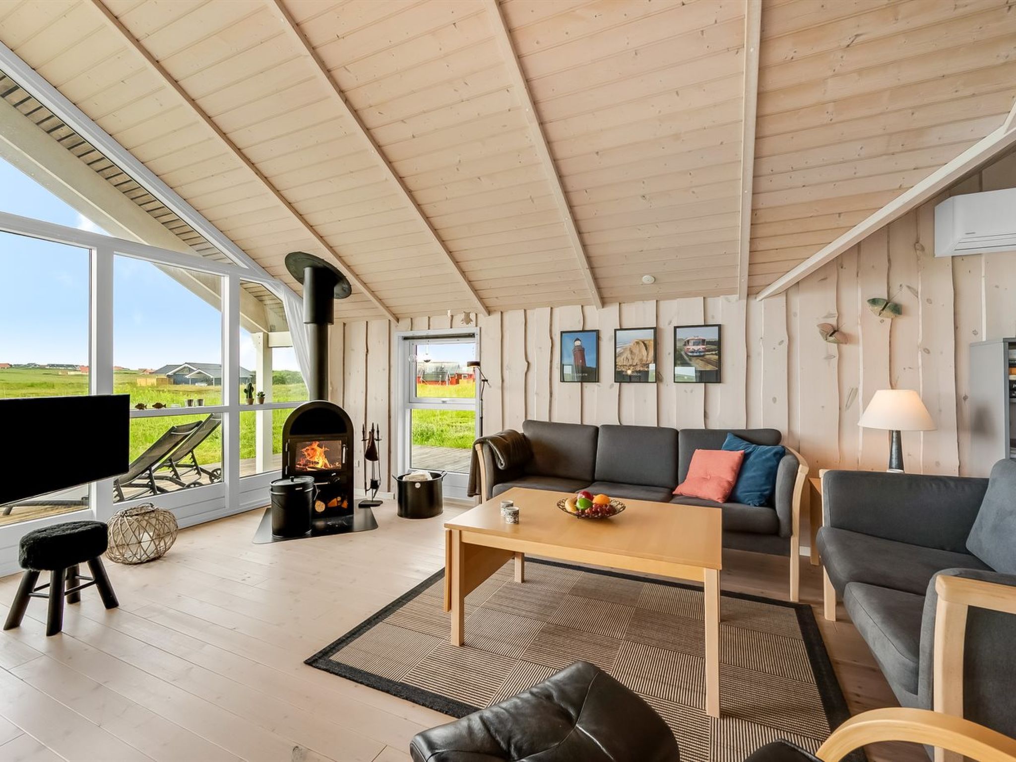 "Märta" - 250m from the sea-Binnen