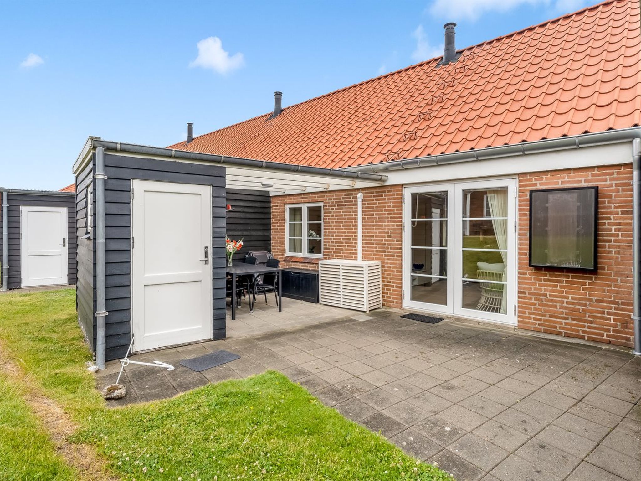 "Ineke" - 200m from the sea - Outside