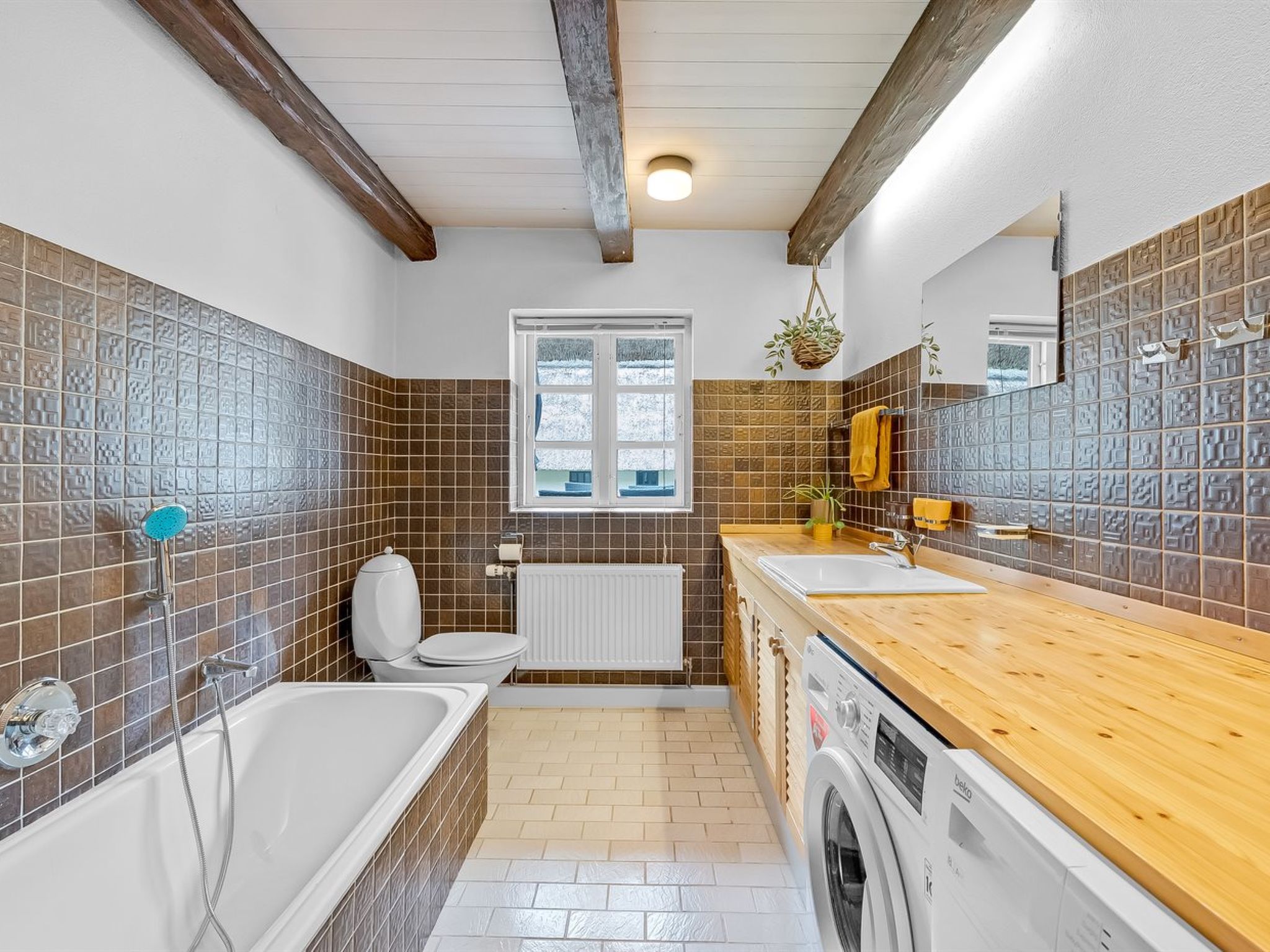"Tatiane" - 10km from the sea - Binnen