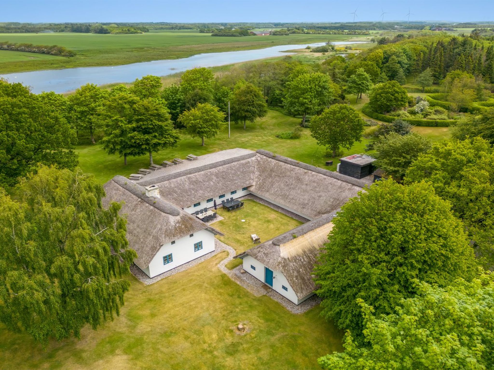 "Tatiane" - 10km from the sea - Buiten