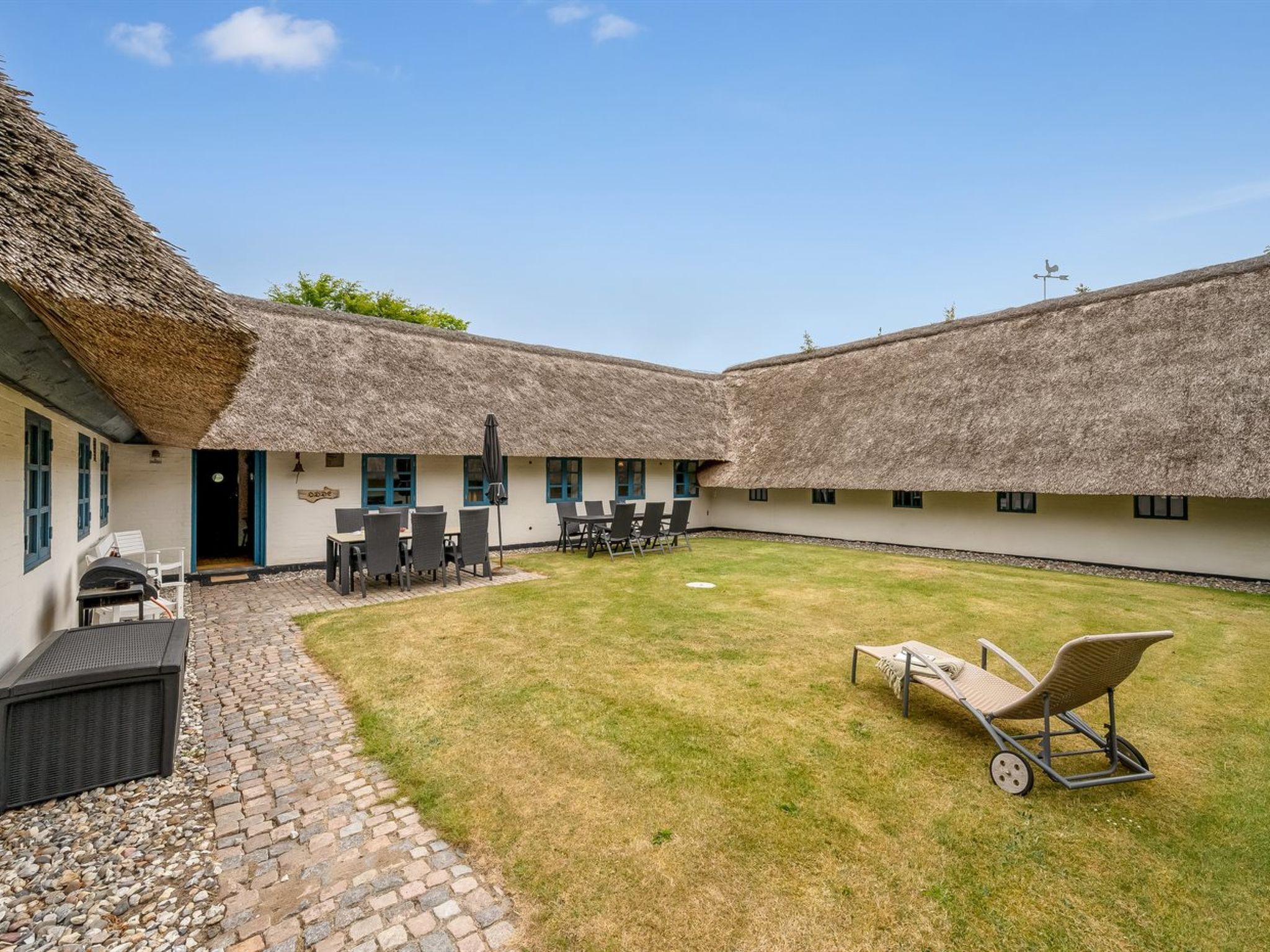"Tatiane" - 10km from the sea - Buiten