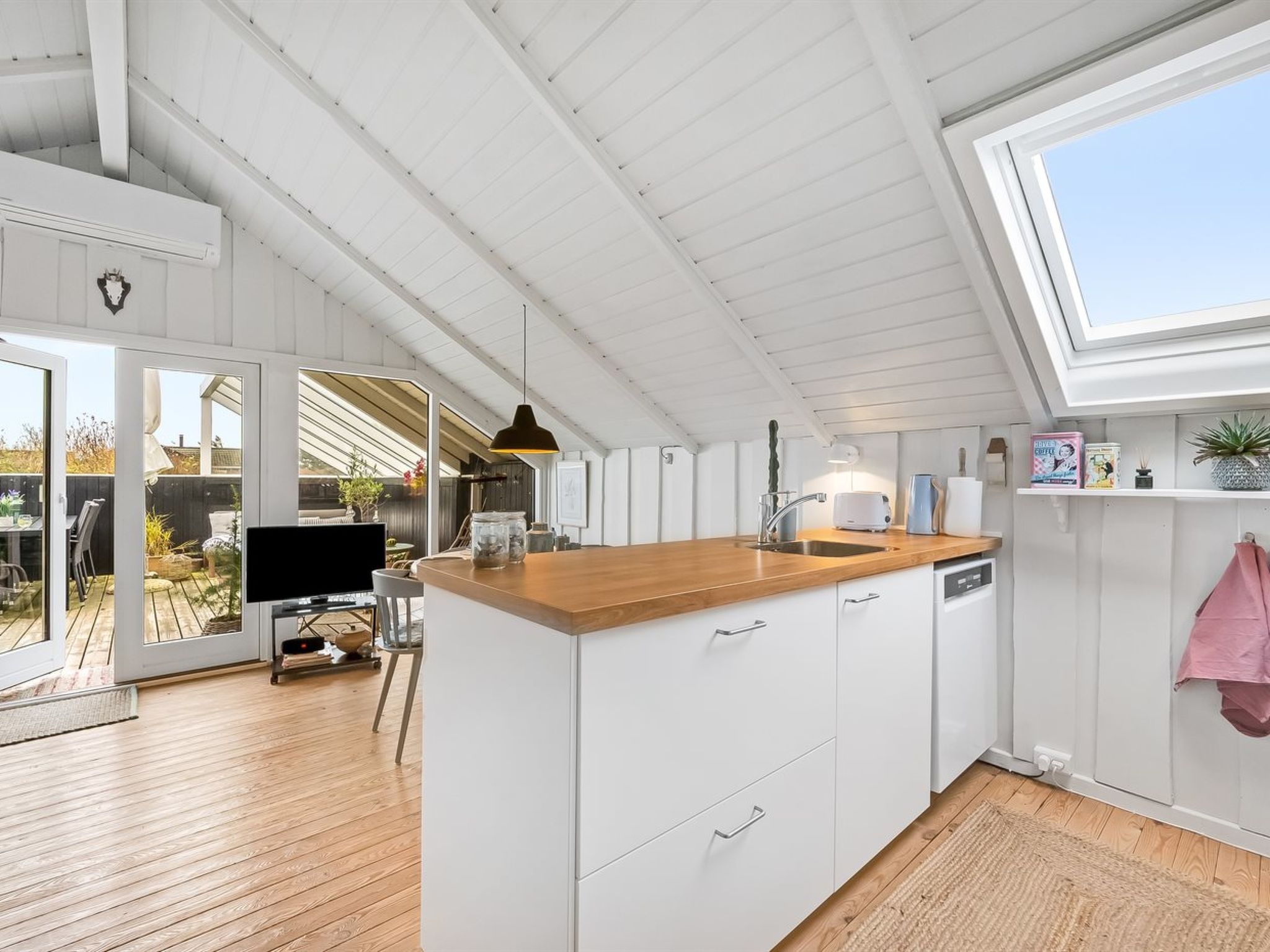 "Kamile" - 400m from the sea - Binnen