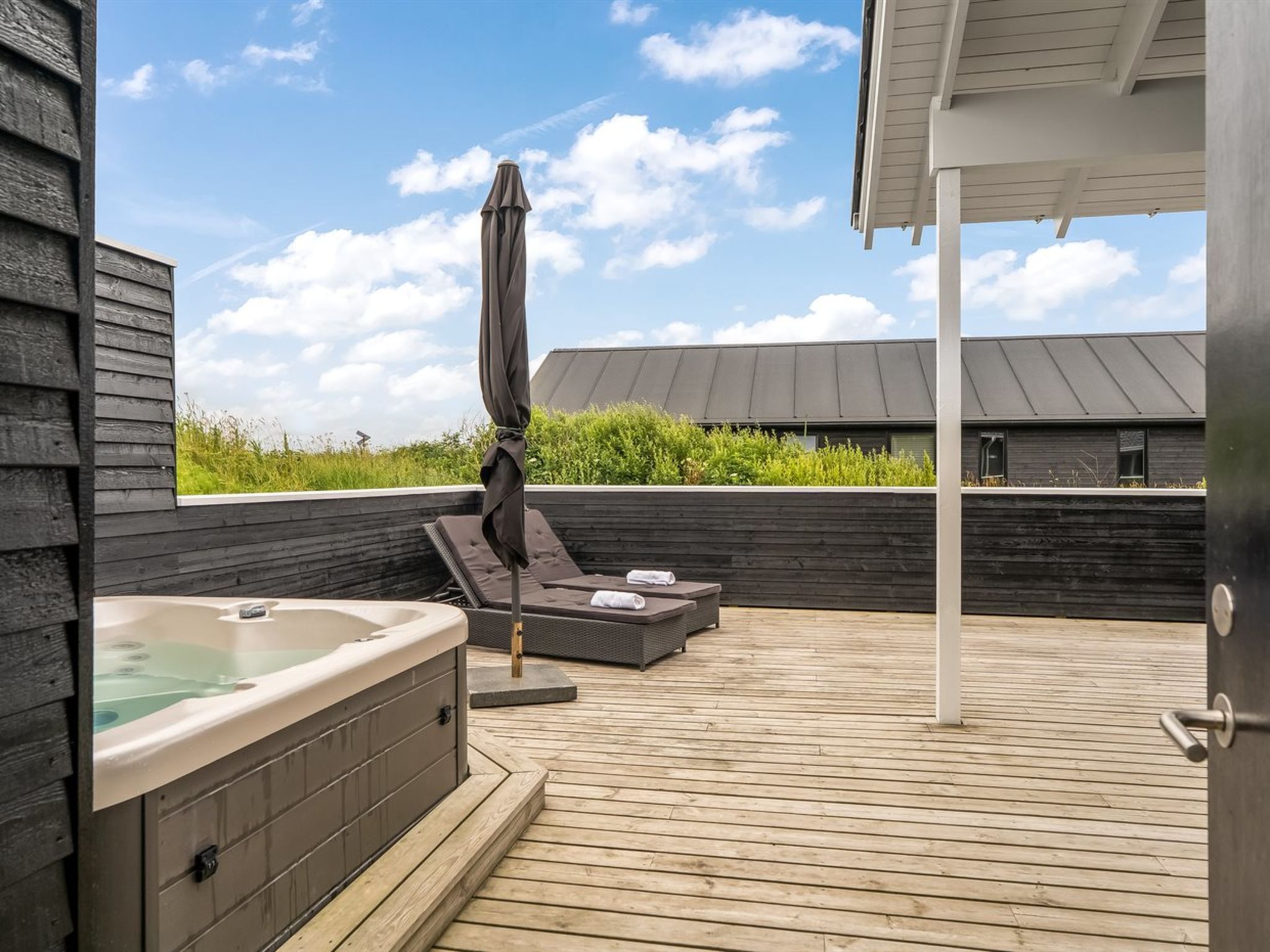 "Markku" - 400m from the sea - Buiten