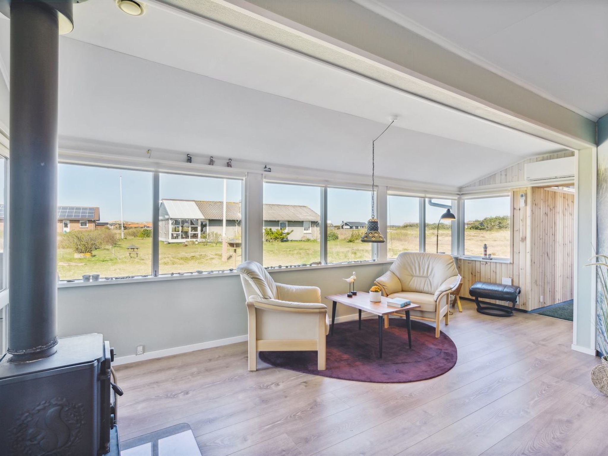 "Viveka" - 500m from the sea - Binnen
