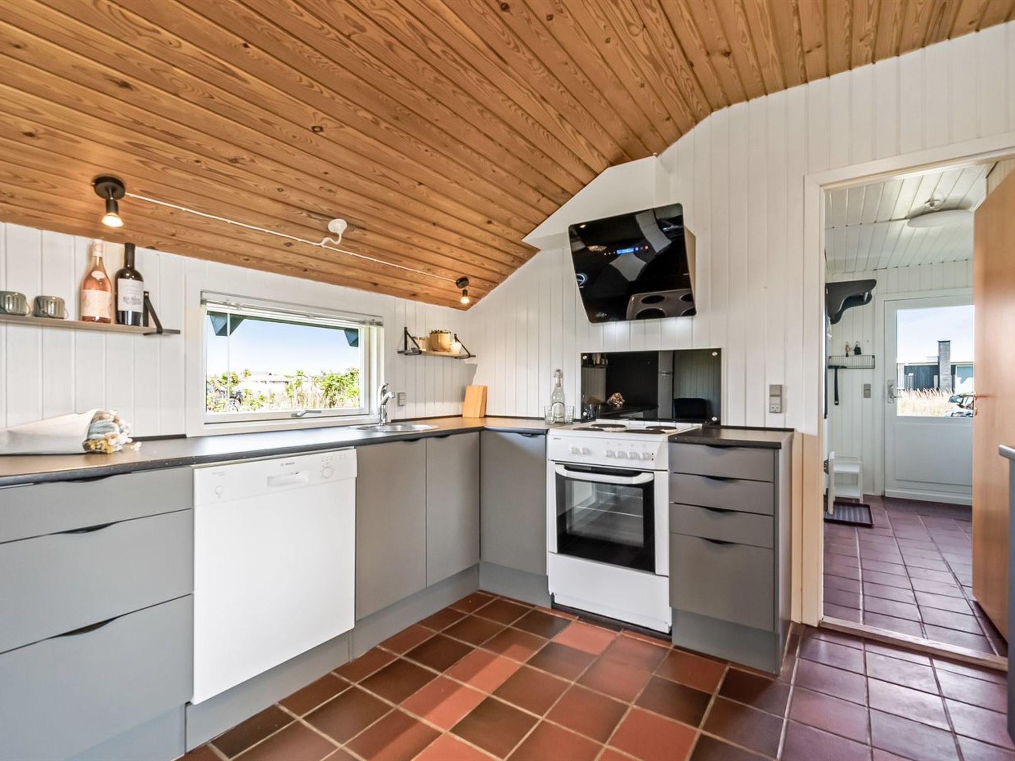 "Emppu" - 250m from the sea - Binnen