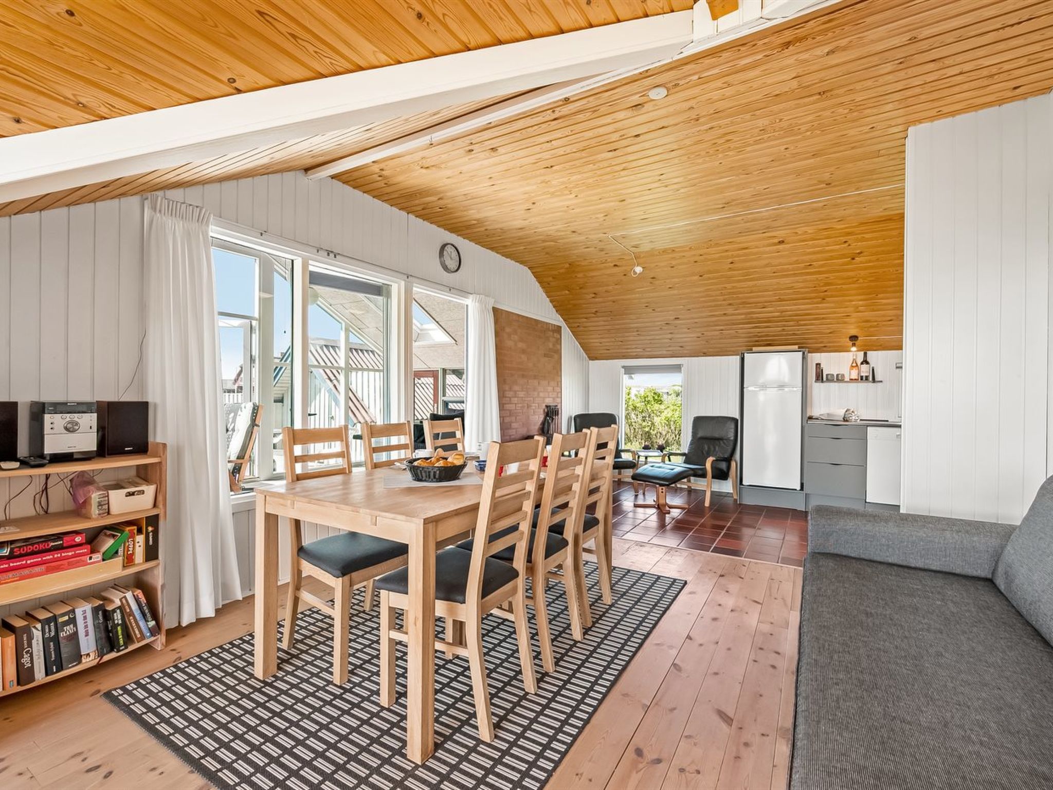 "Emppu" - 250m from the sea - Binnen
