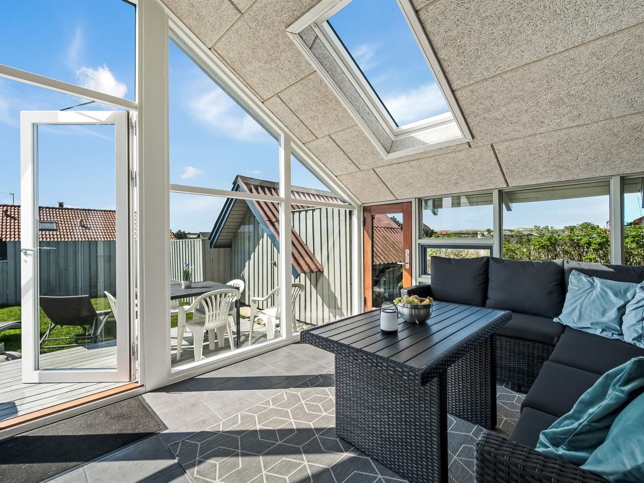 "Emppu" - 250m from the sea - Binnen