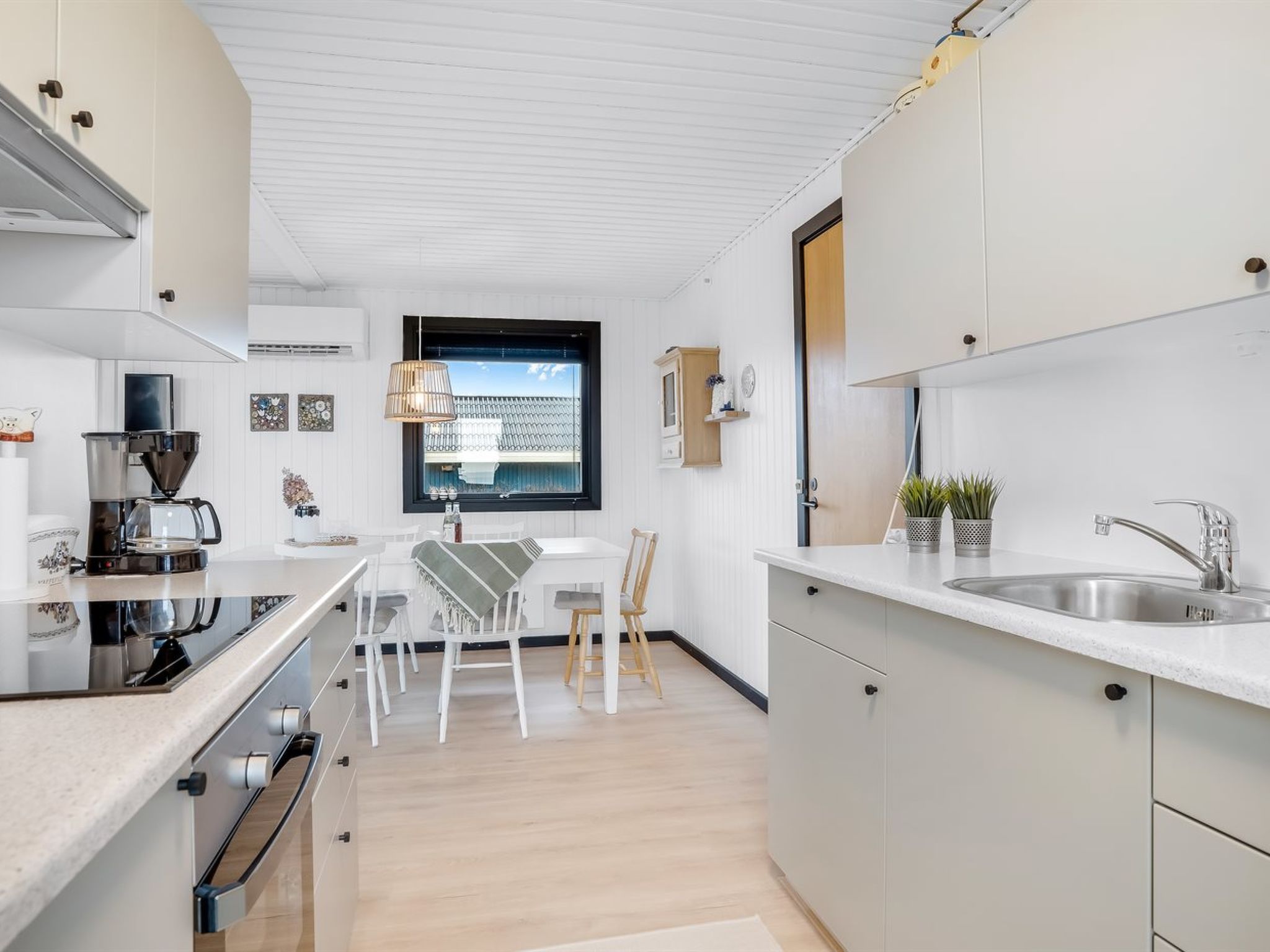 "Waghn" - 250m from the sea-Inside