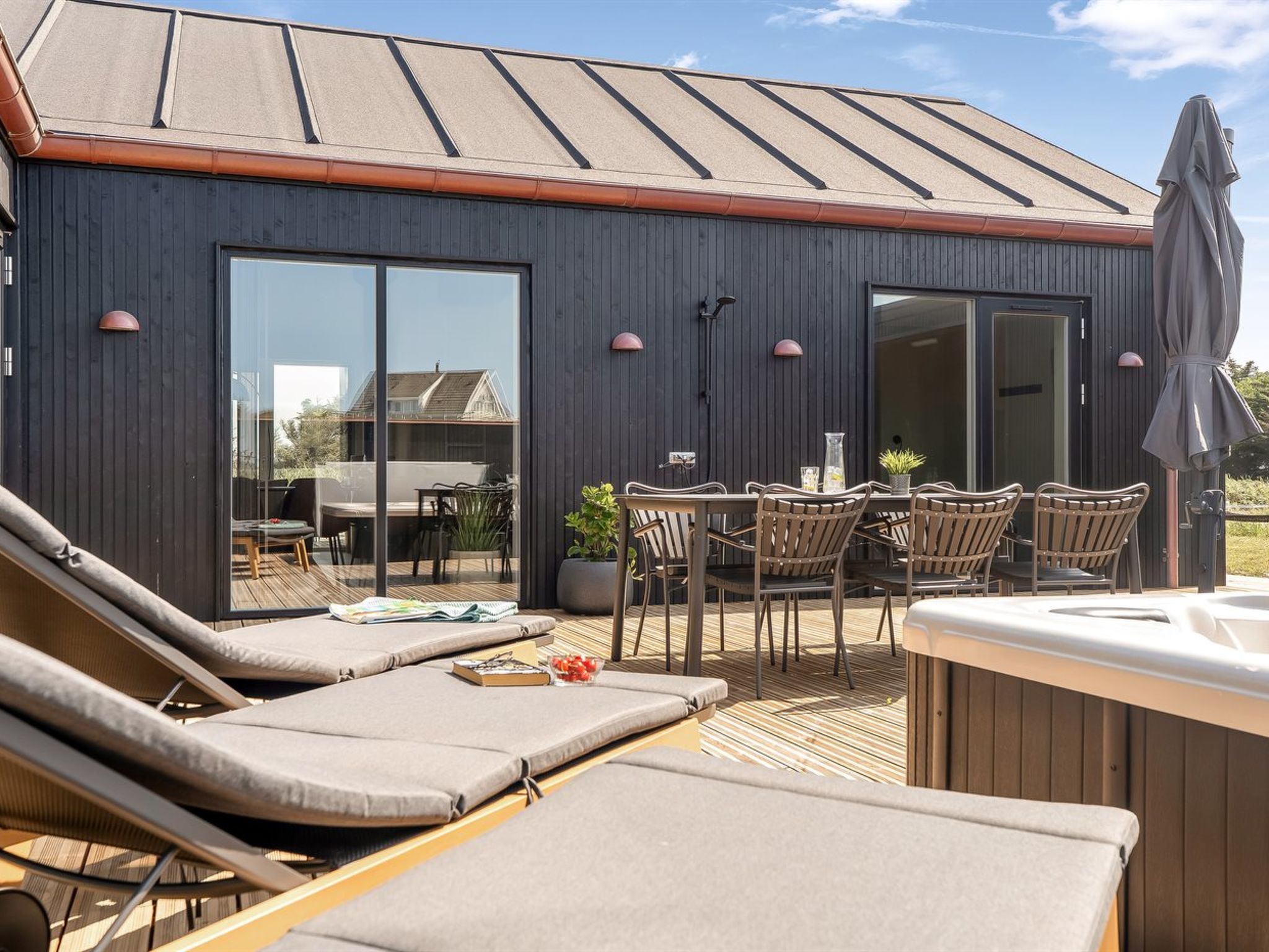 "Konrad" -  from the sea-Buiten