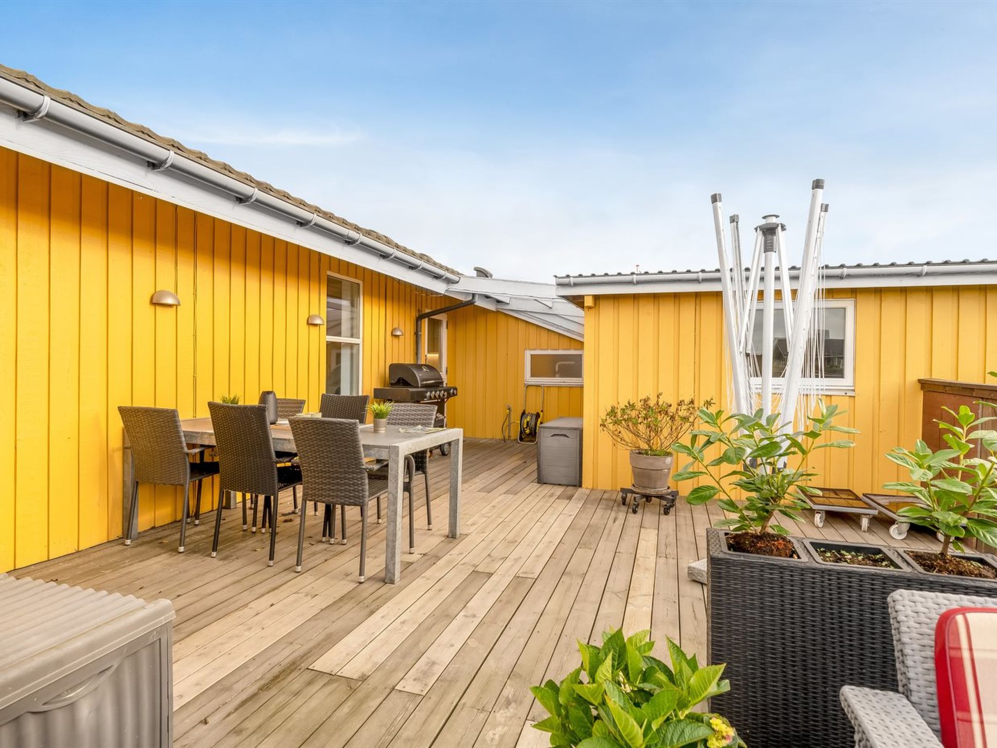 "Aarthi" - 300m from the sea - Outside