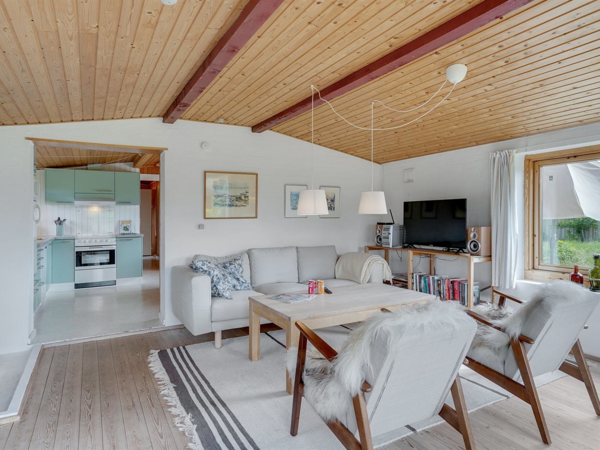 "Suki" - 650m from the sea