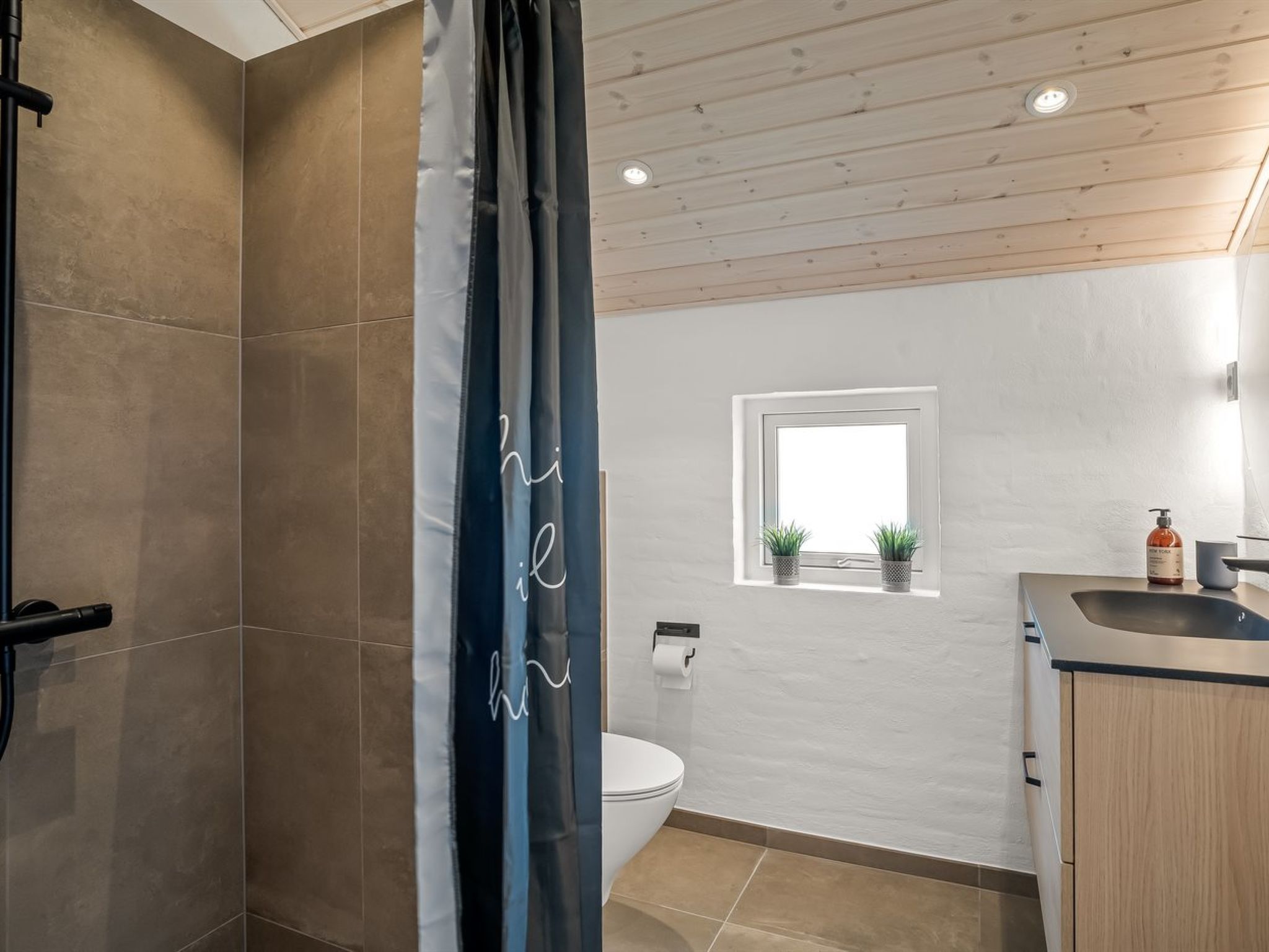 "Hariet" - 600m from the sea - Inside