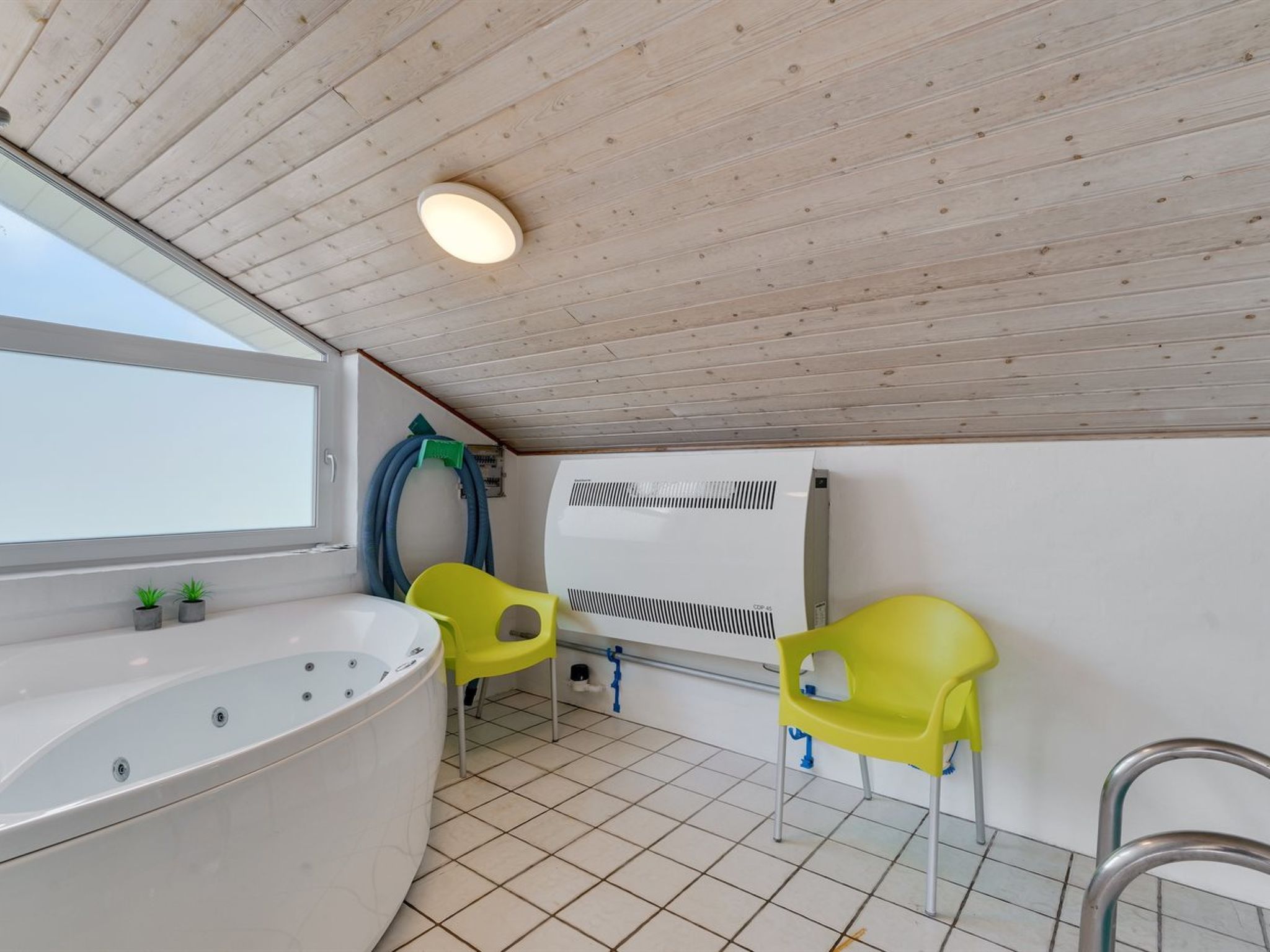 "Hariet" - 600m from the sea-Inside