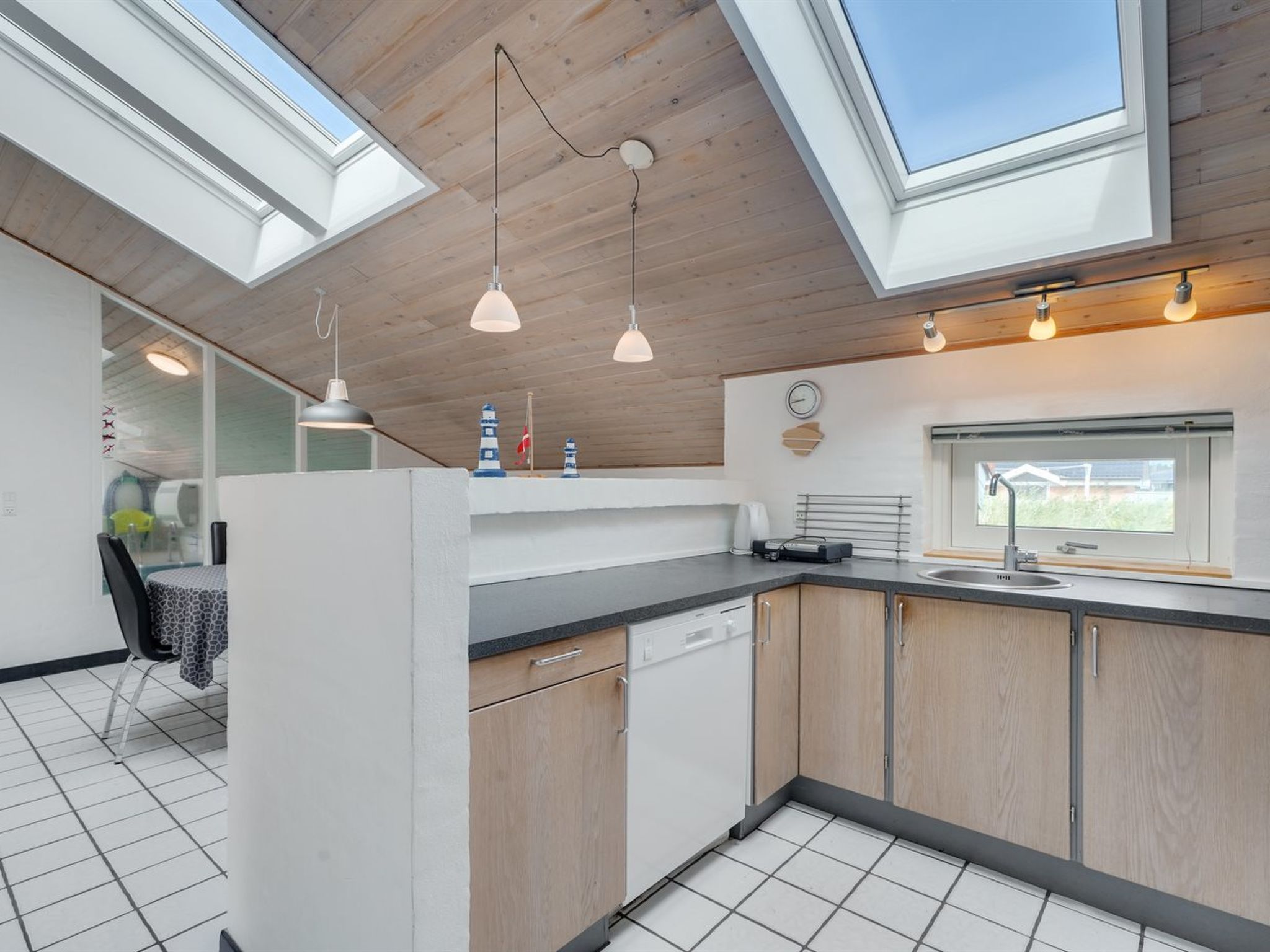 "Hariet" - 600m from the sea-Inside