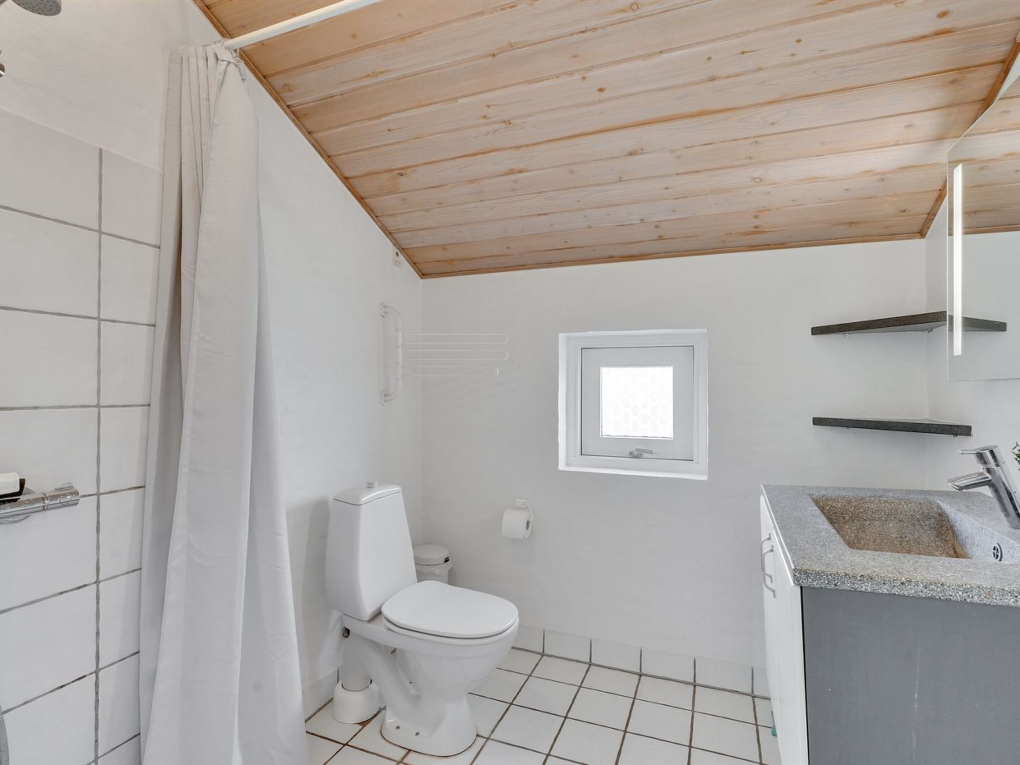 "Hariet" - 600m from the sea-Inside