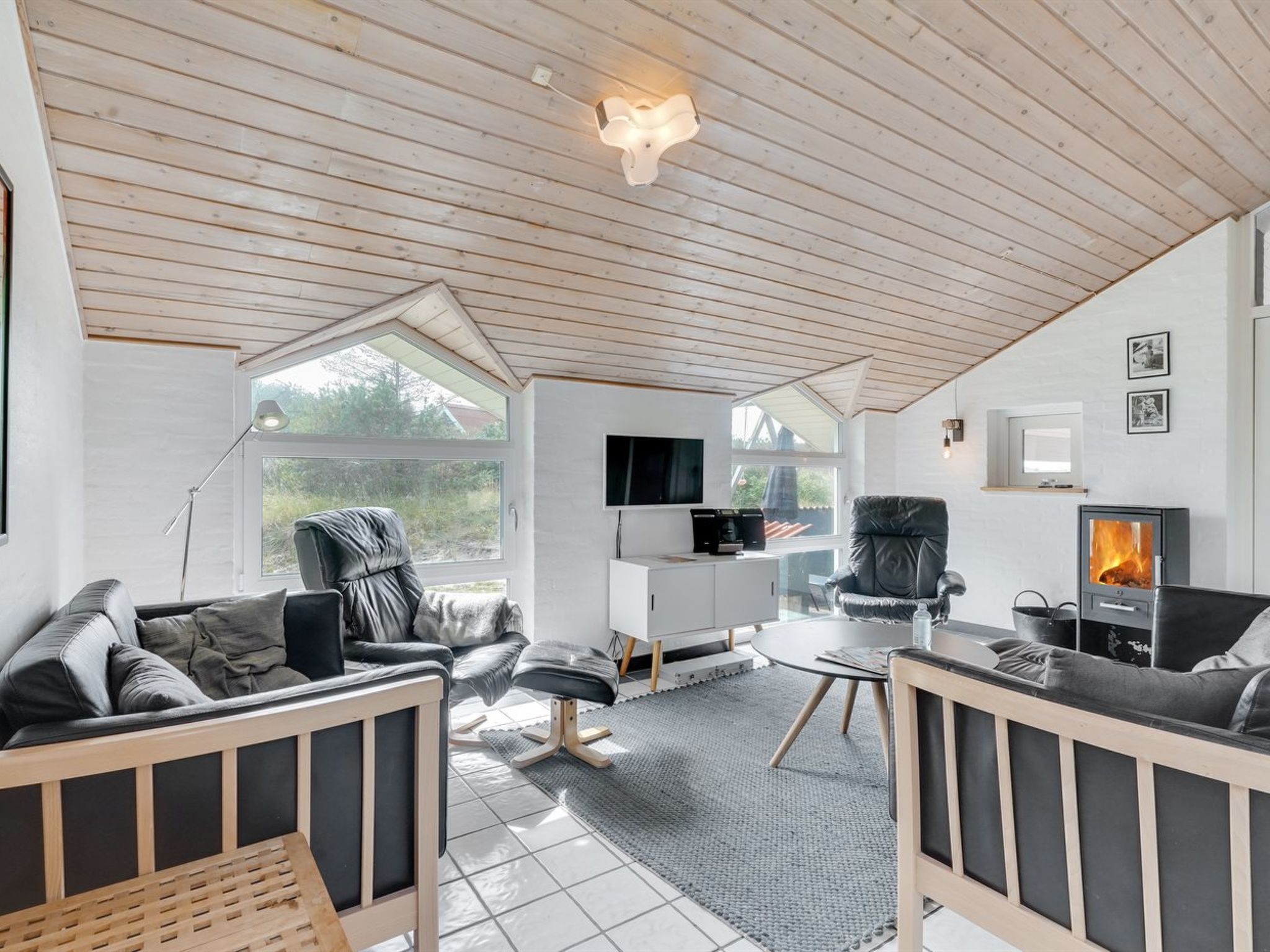 "Hariet" - 600m from the sea-Inside