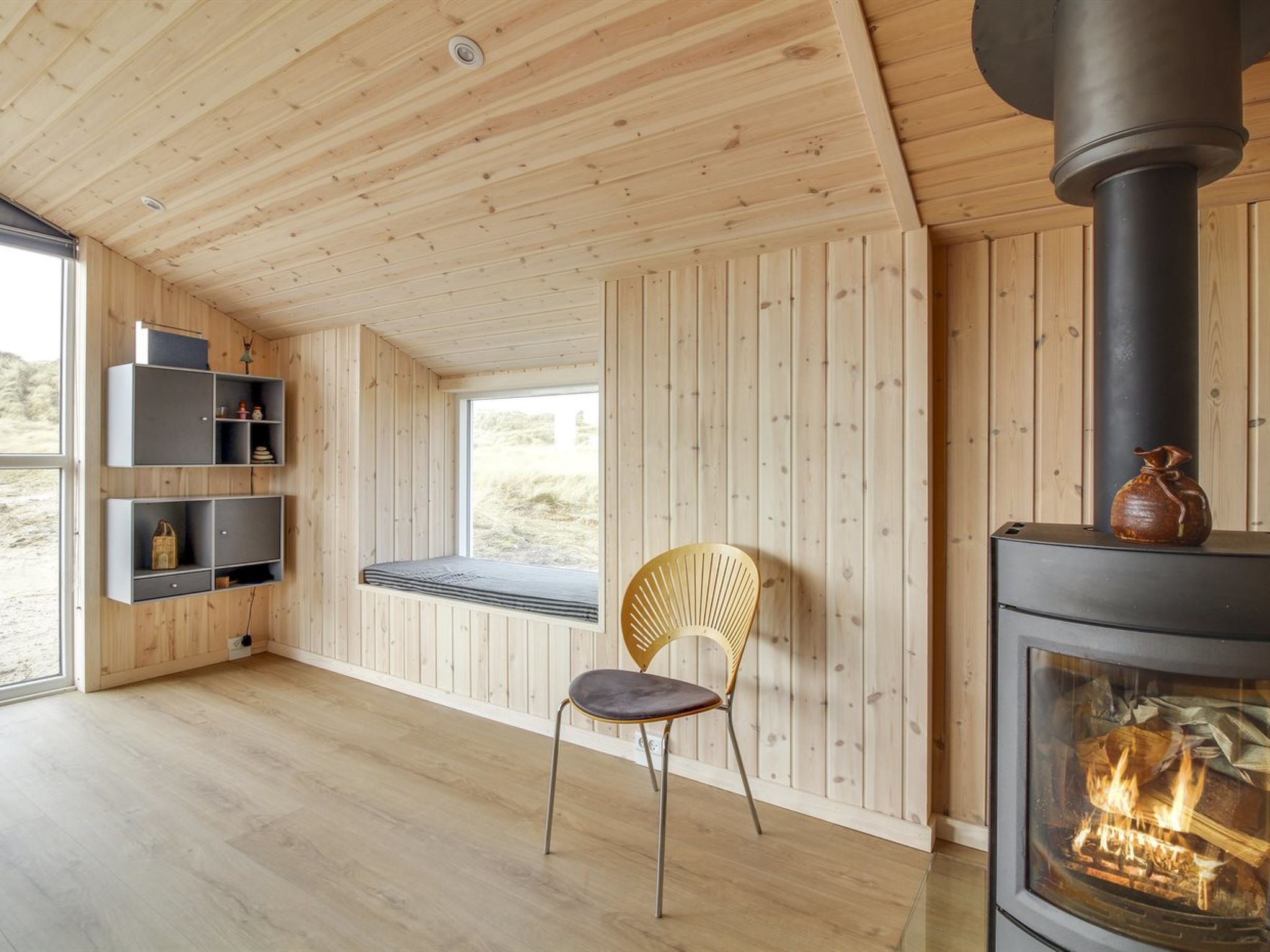 "Emelia" - 50m from the sea-Binnen