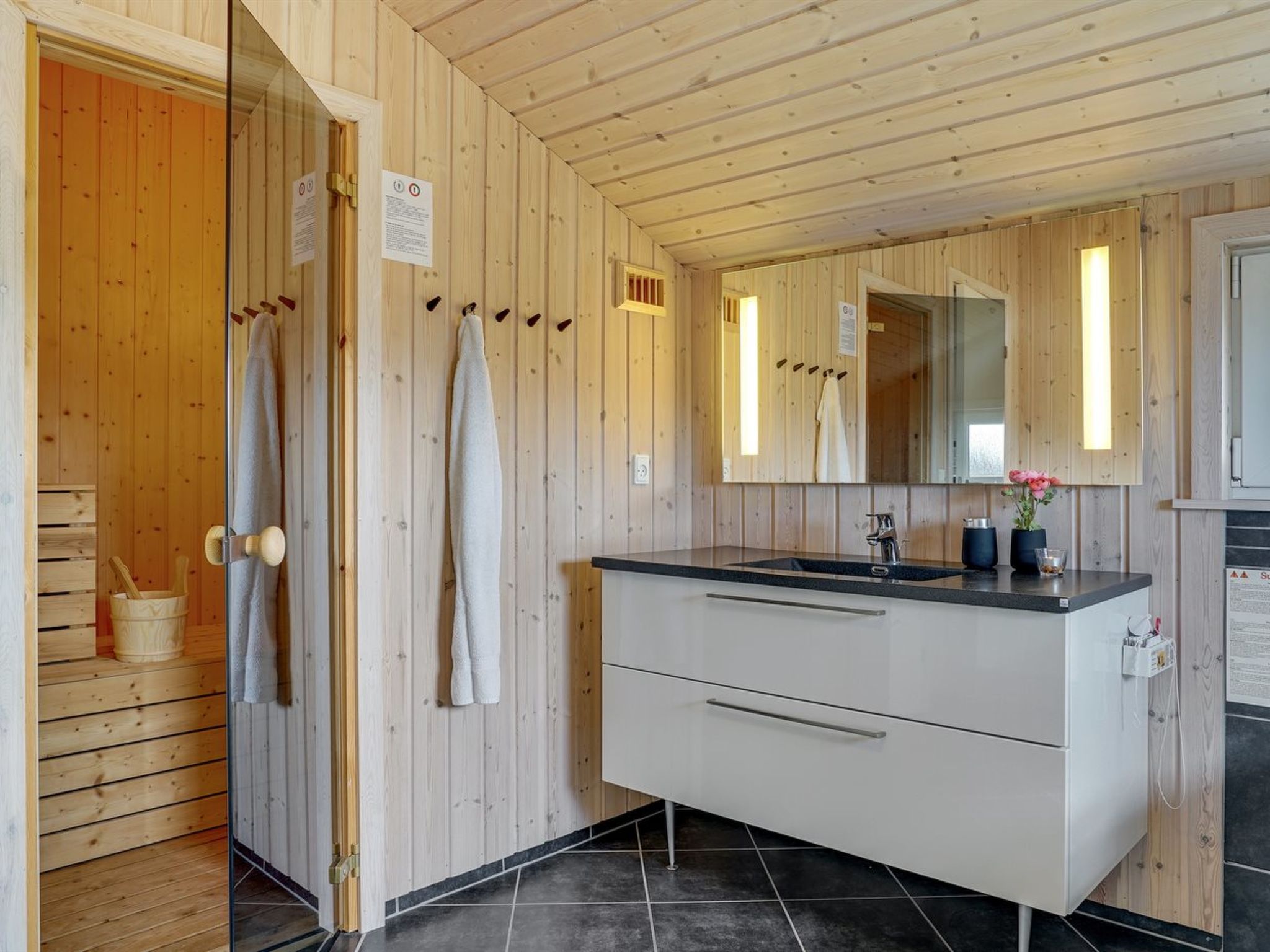 "Emelia" - 50m from the sea-Binnen