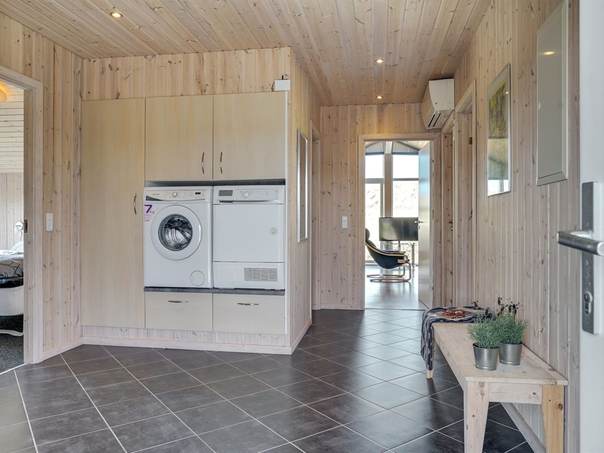 "Emelia" - 50m from the sea-Binnen