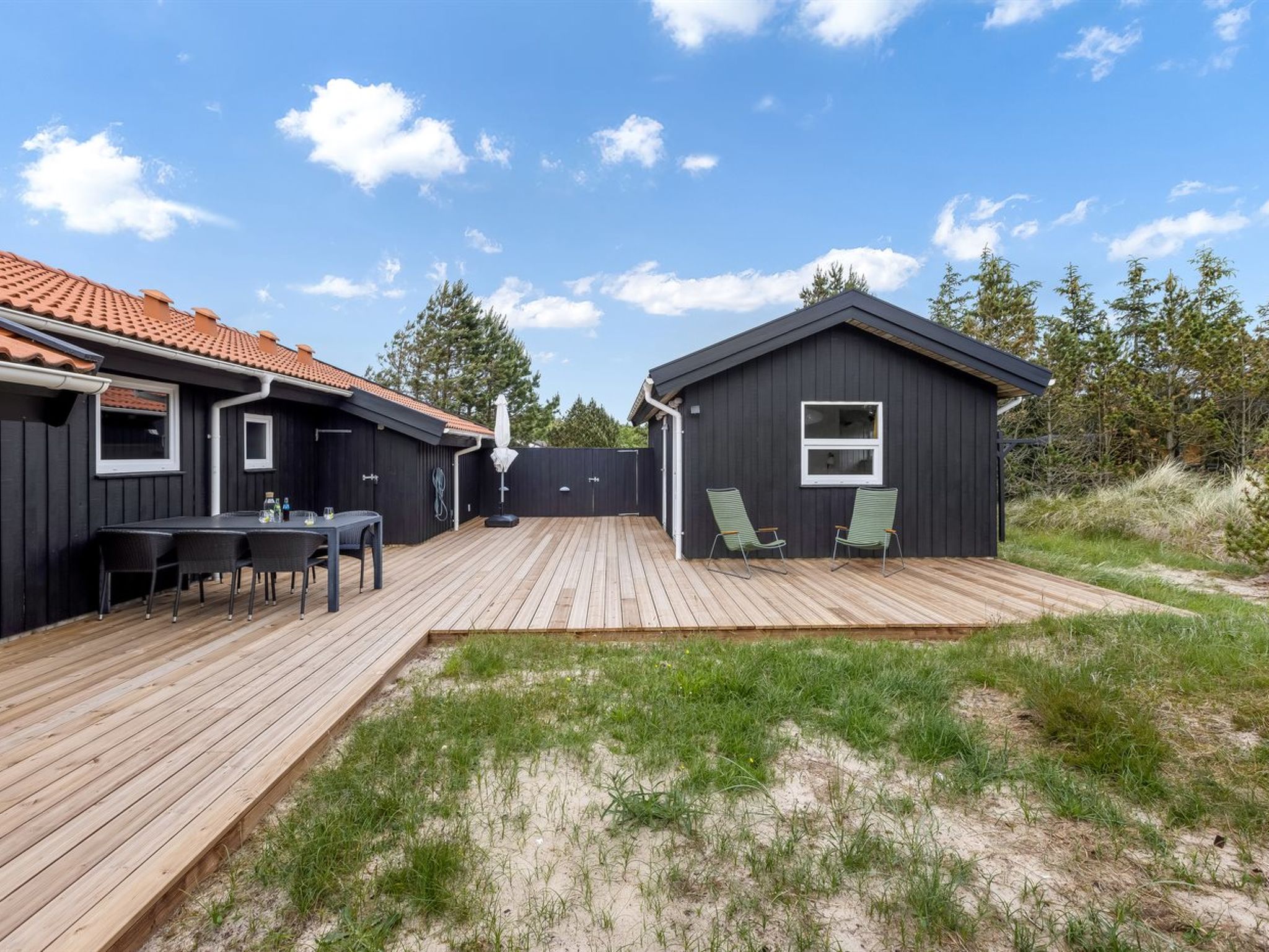"Antto" - 900m from the sea - Buiten