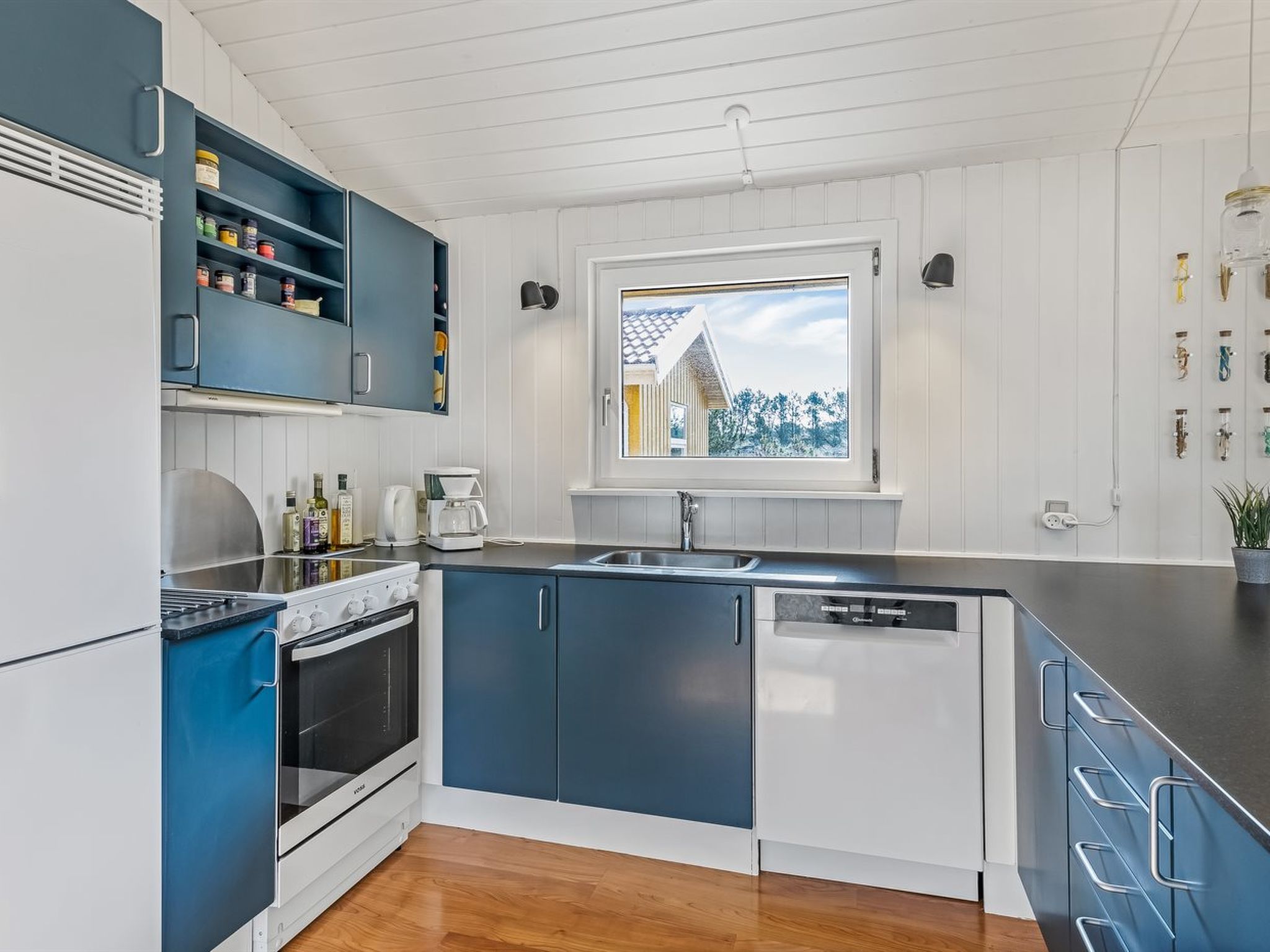 "Antto" - 900m from the sea - Binnen