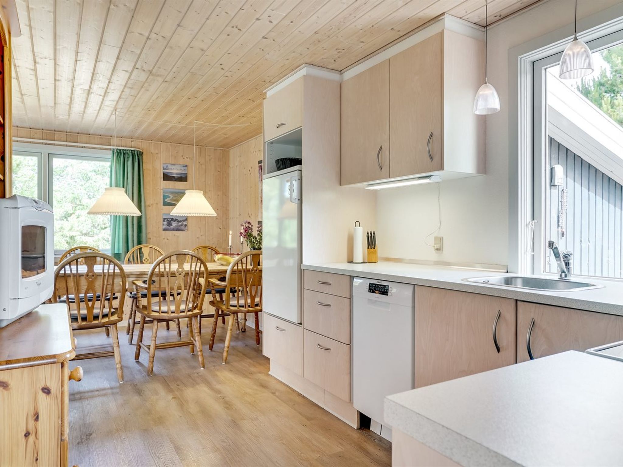 "Hughlek" - 900m from the sea - Drinnen