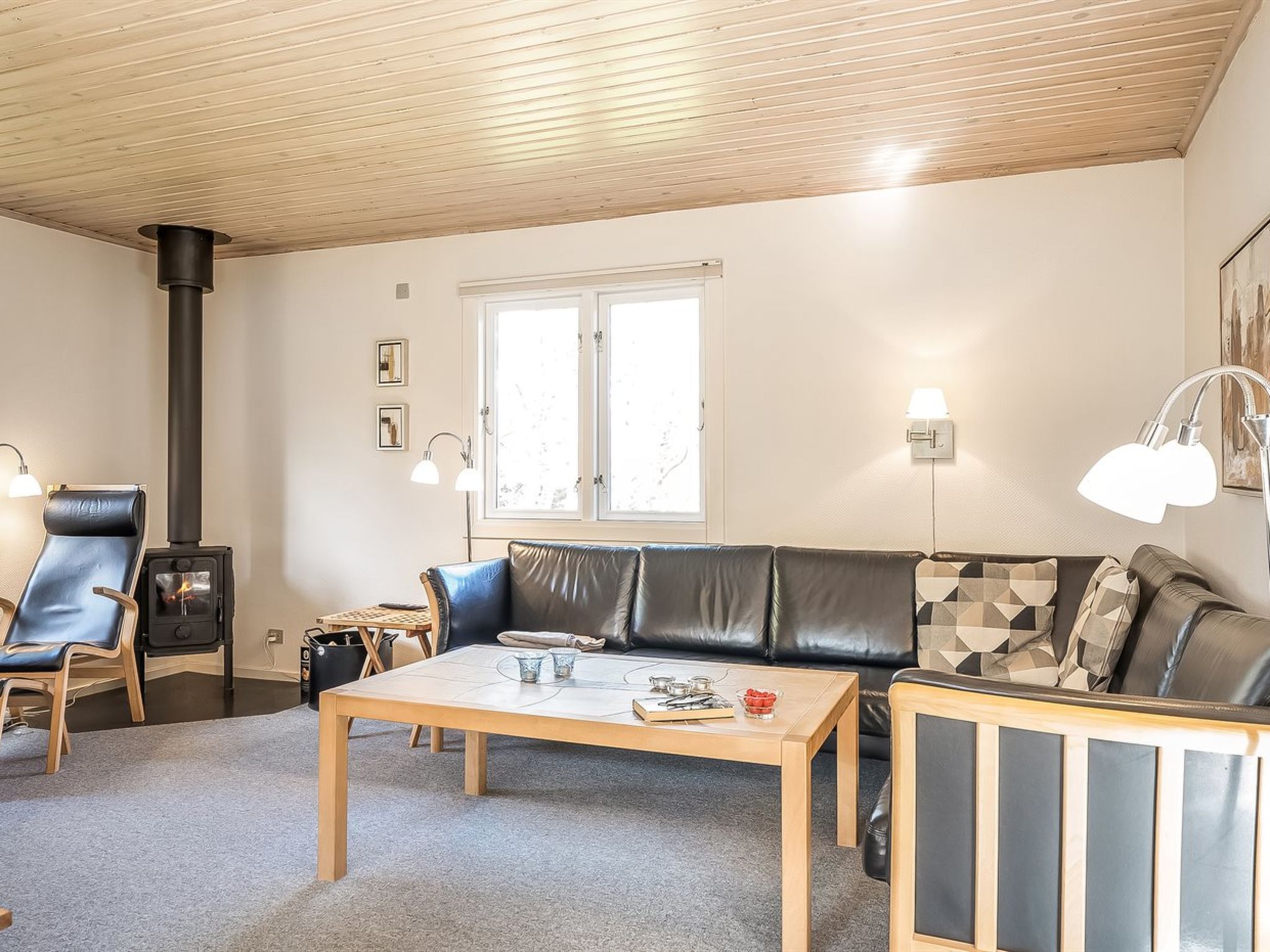 "Lökea" - 800m from the sea - Binnen