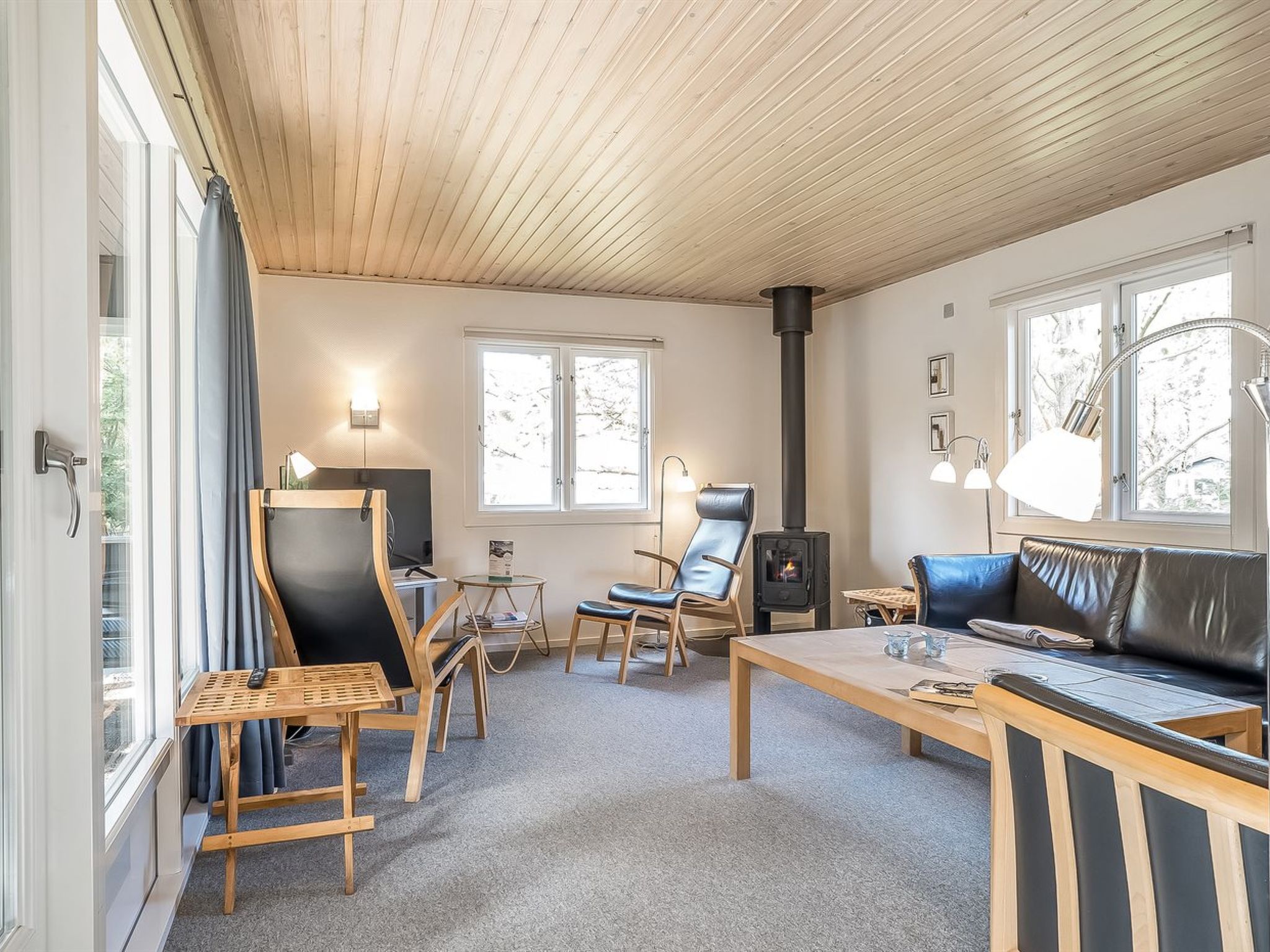 "Lökea" - 800m from the sea - Binnen