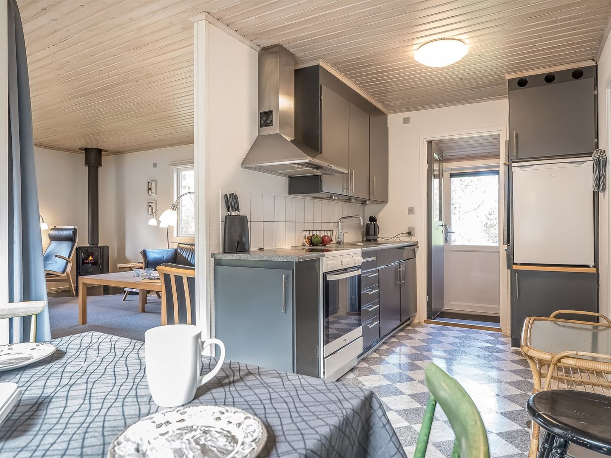 "Lökea" - 800m from the sea - Binnen