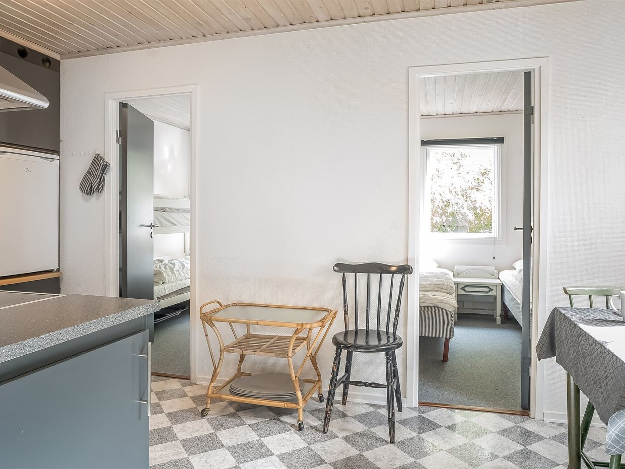"Lökea" - 800m from the sea - Binnen