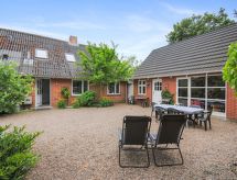 Ruime familiewoning met 7 slaapkamers aan het meer, 7 km van zee - thumbnail 1