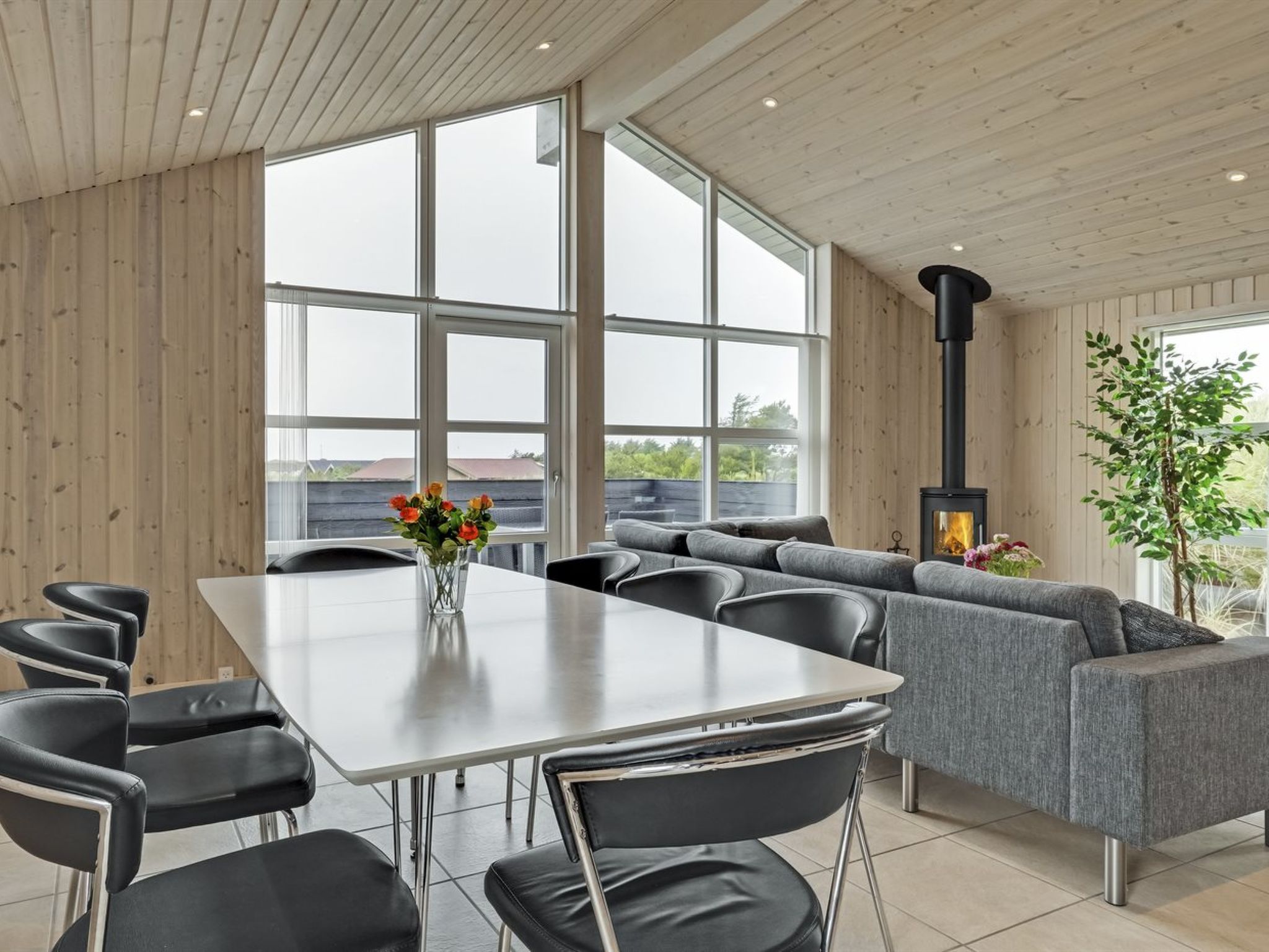 "Mavis" - 800m from the sea - Binnen