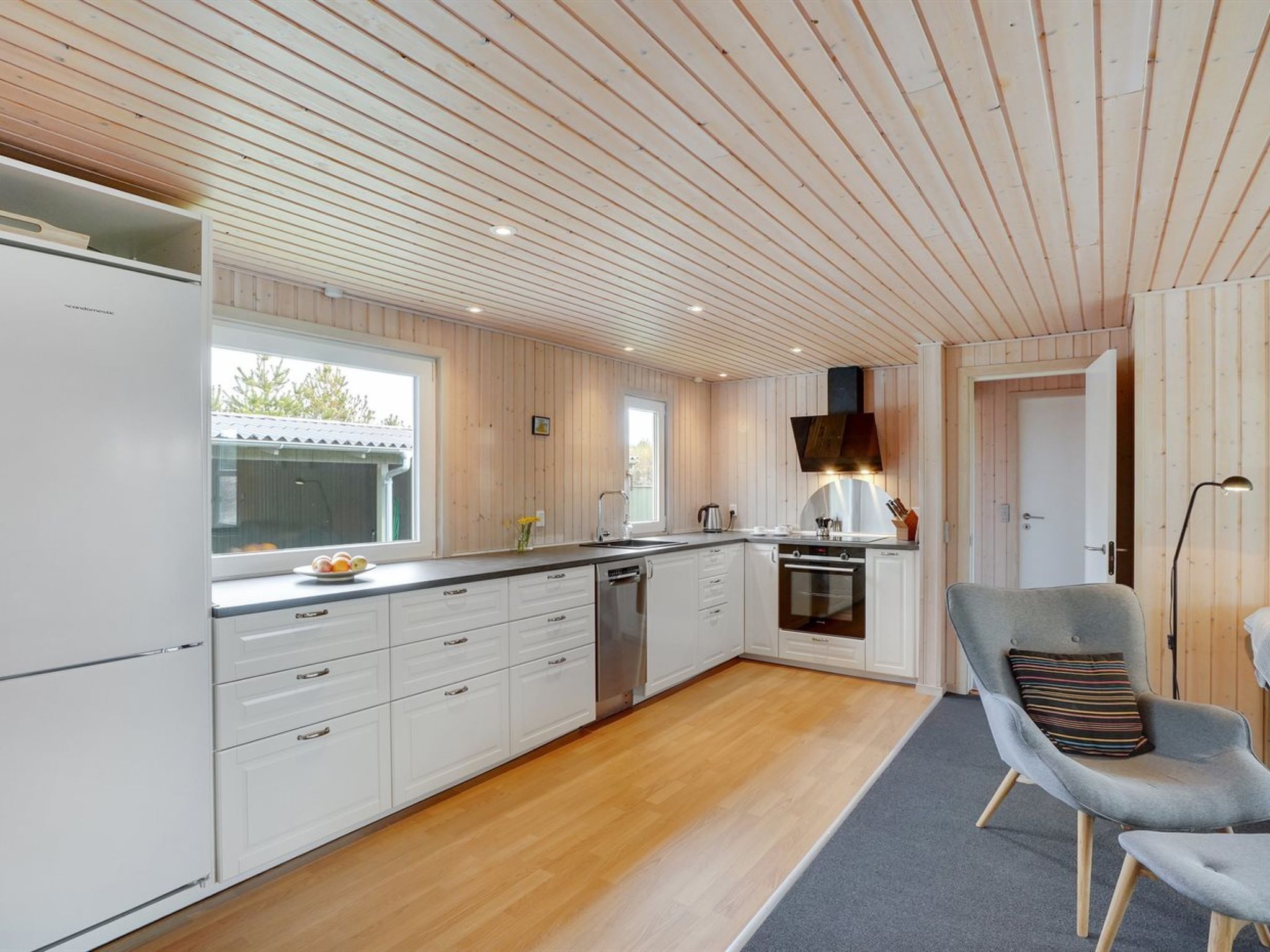"Asmir" - 1.1km from the sea-Drinnen