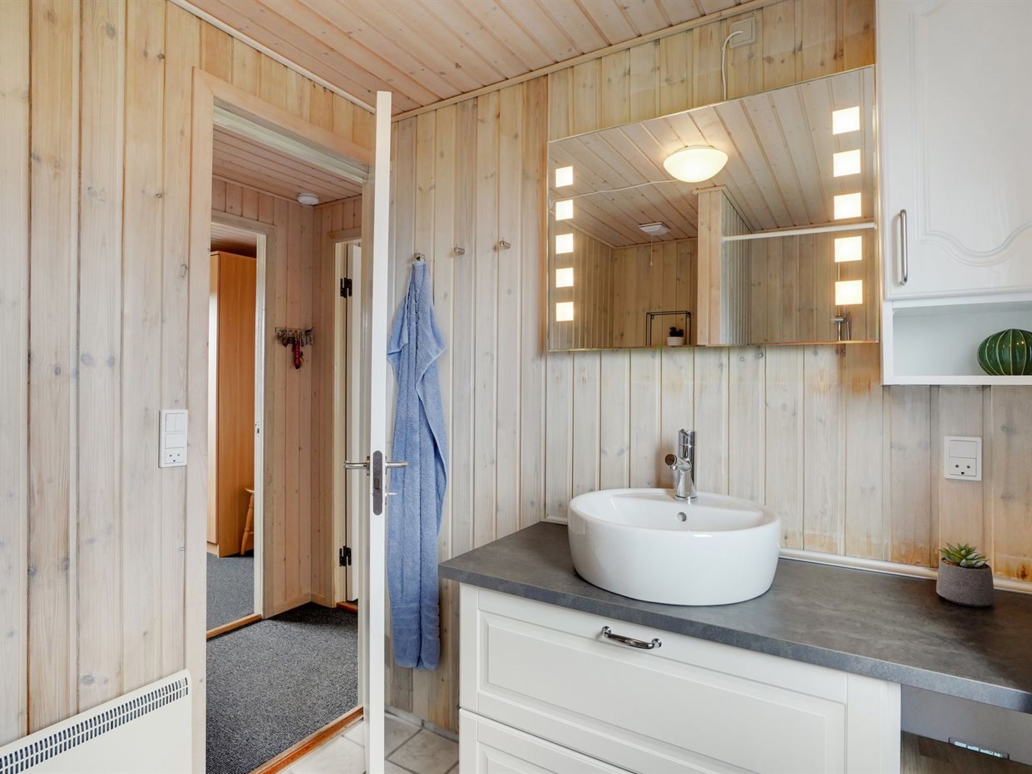 "Asmir" - 1.1km from the sea-Drinnen