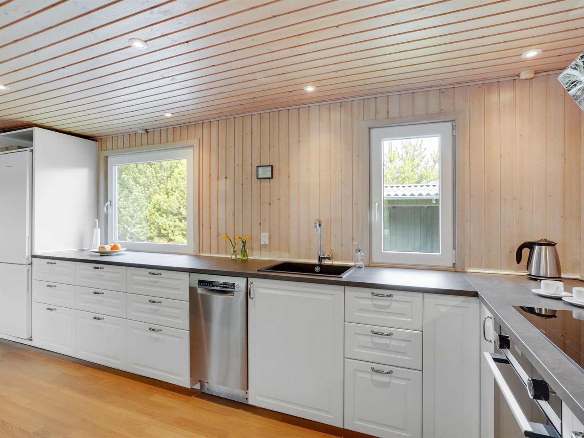 "Asmir" - 1.1km from the sea-Drinnen